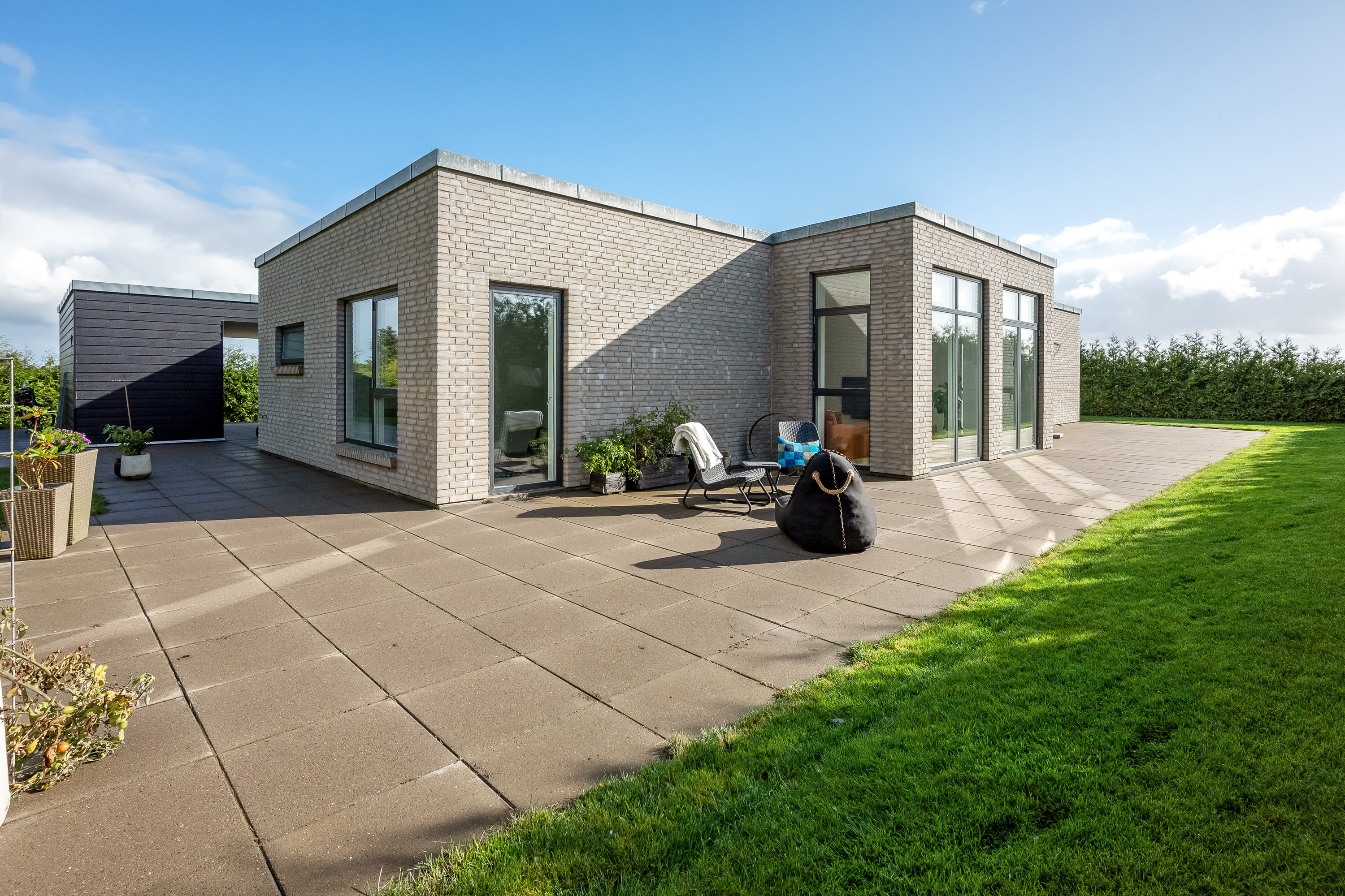 Fremhævet terrasse billede i fuldskærmstilstand. Billede af Under Bøgen 10, Halgårde, 7500 Holstebro