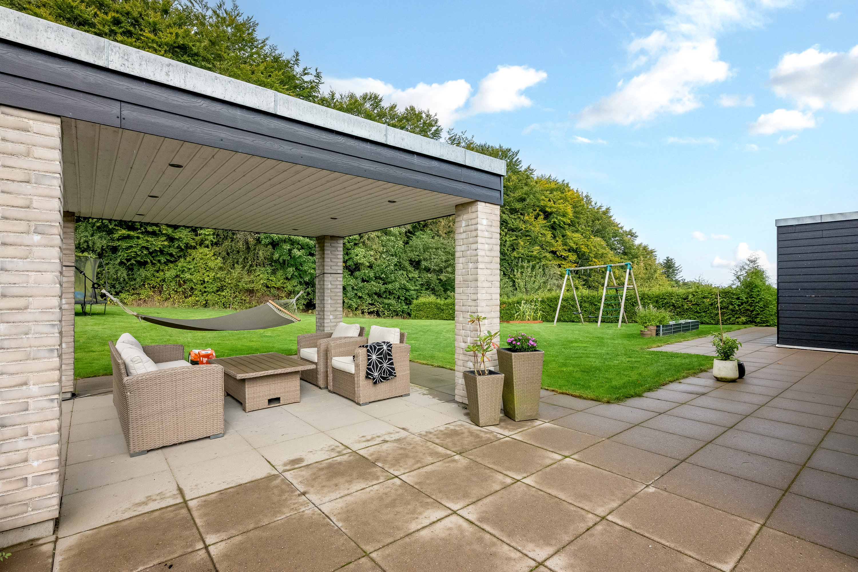 Fremhævet overdækket terrasse billede i fuldskærmstilstand. Billede af Under Bøgen 10, Halgårde, 7500 Holstebro