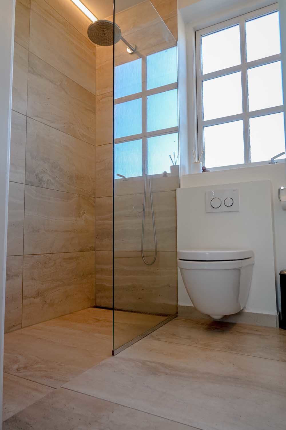 Fremhævet badeværelse billede i fuldskærmstilstand. Billede af Carl Plougs Vænge 3, 5230 Odense M