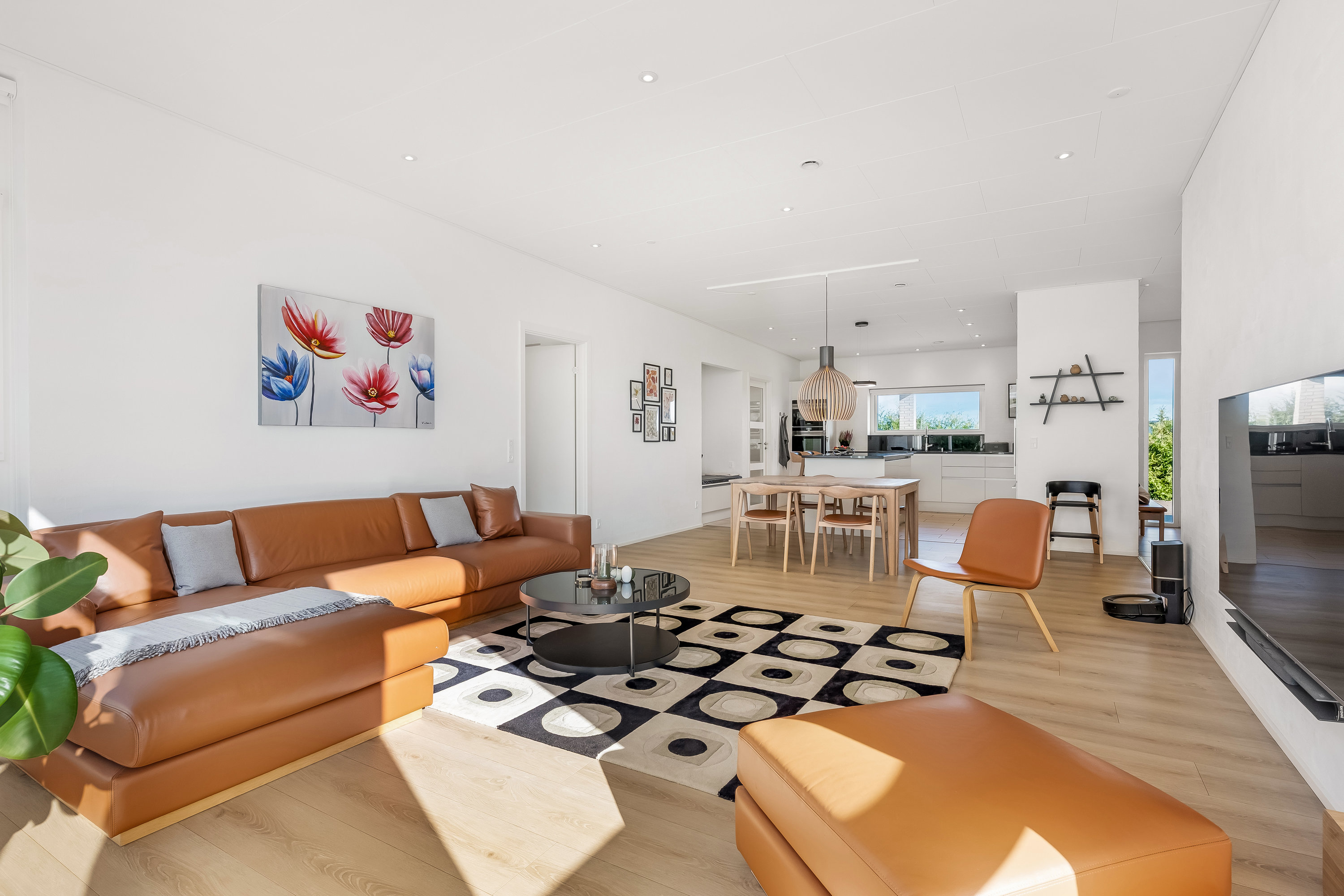 Fremhævet stue billede i fuldskærmstilstand. Billede af Under Bøgen 10, Halgårde, 7500 Holstebro