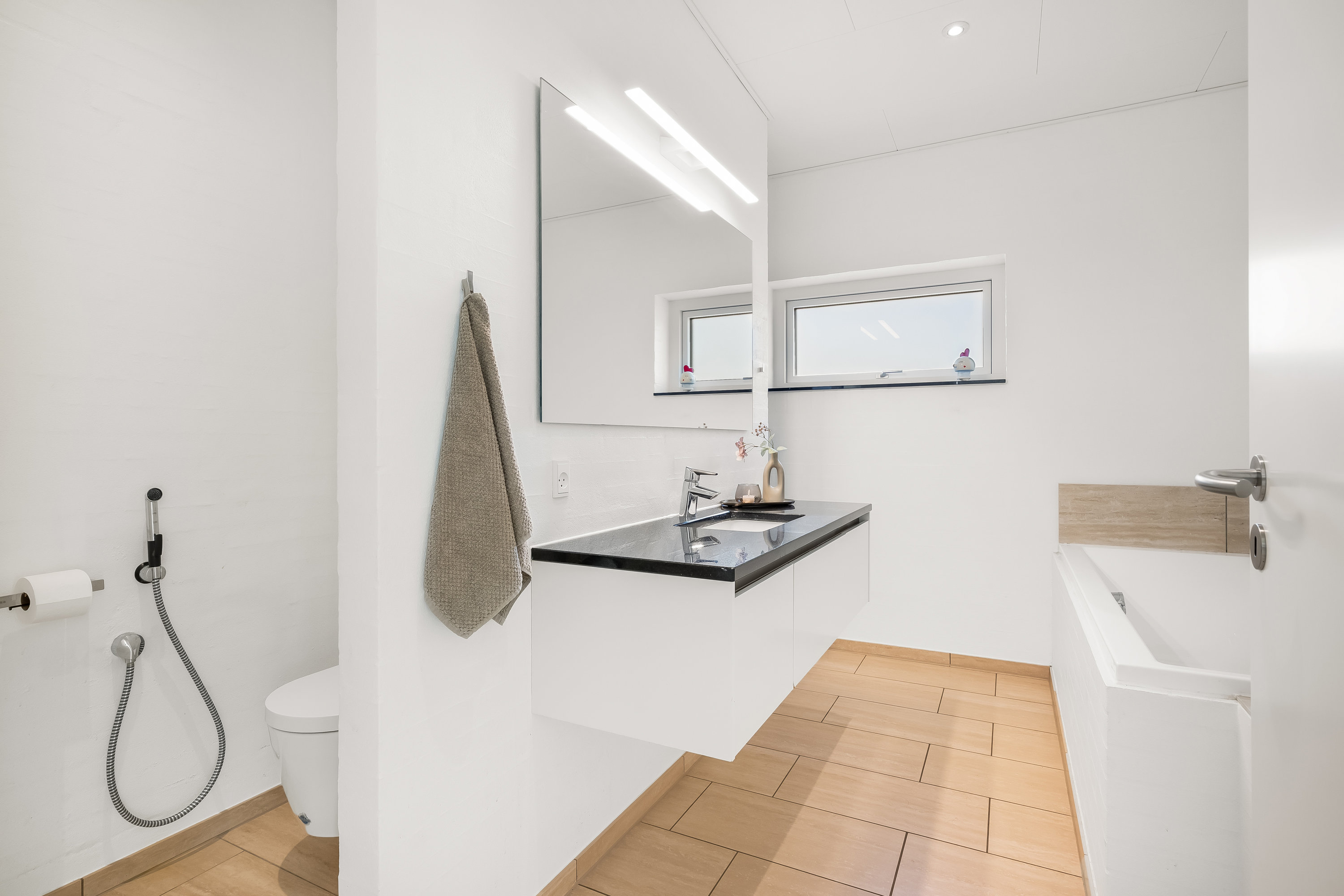 Fremhævet badeværelse billede i fuldskærmstilstand. Billede af Under Bøgen 10, Halgårde, 7500 Holstebro