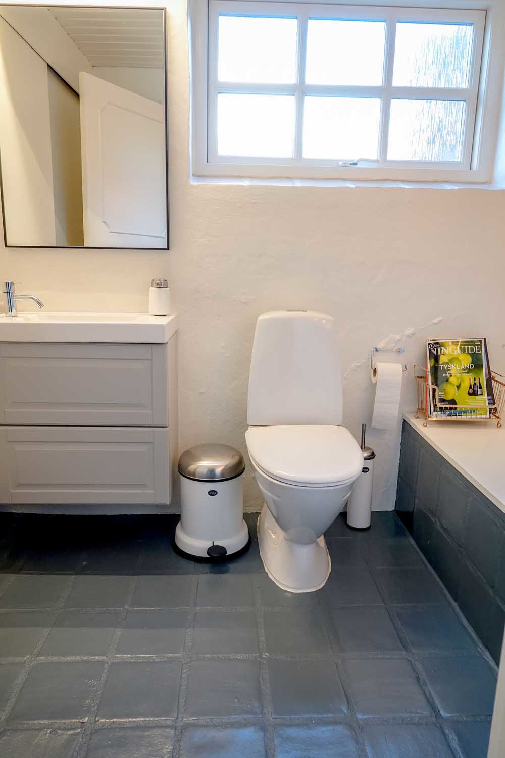 Fremhævet badeværelse billede i fuldskærmstilstand. Billede af Carl Plougs Vænge 3, 5230 Odense M