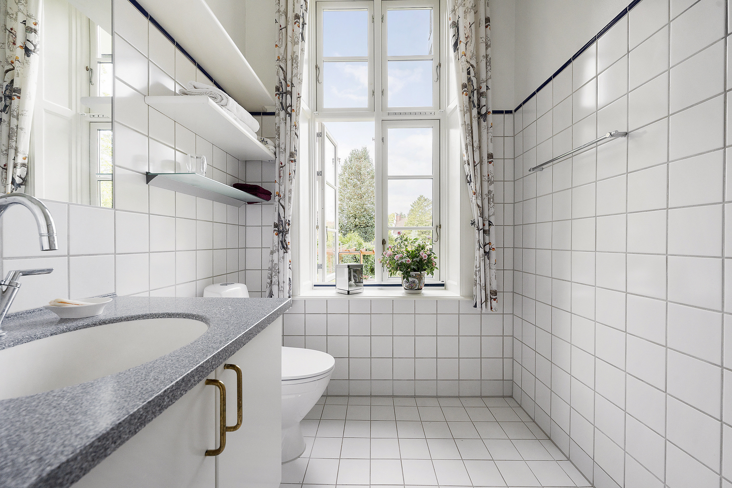 Fremhævet badeværelse billede i fuldskærmstilstand. Billede af Dronningens Vænge 11, st.. th., 2800 Kongens Lyngby