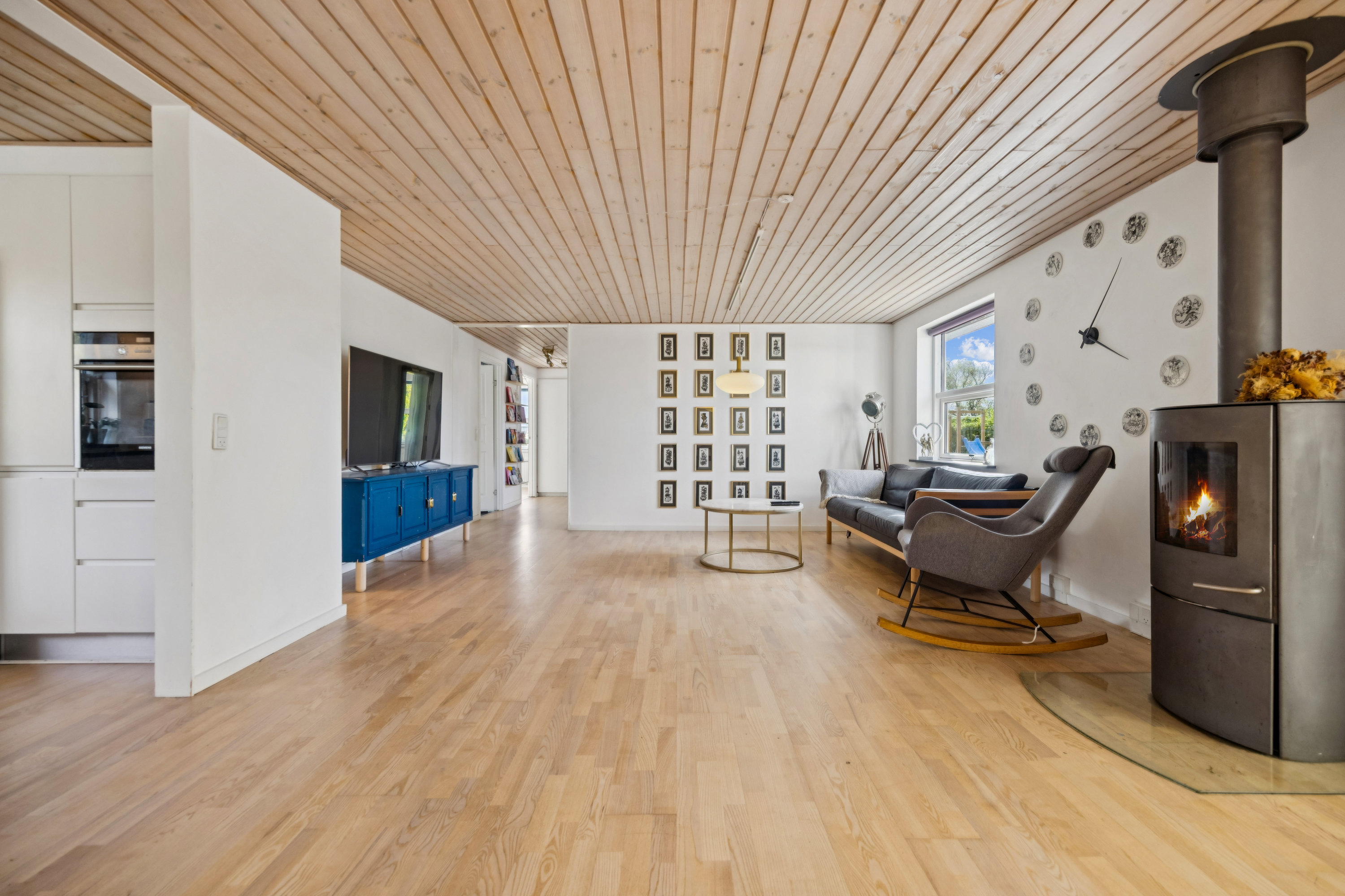 Fremhævet stue billede i fuldskærmstilstand. Billede af Horsens Kirkevej 23B, Langholt, 9310 Vodskov