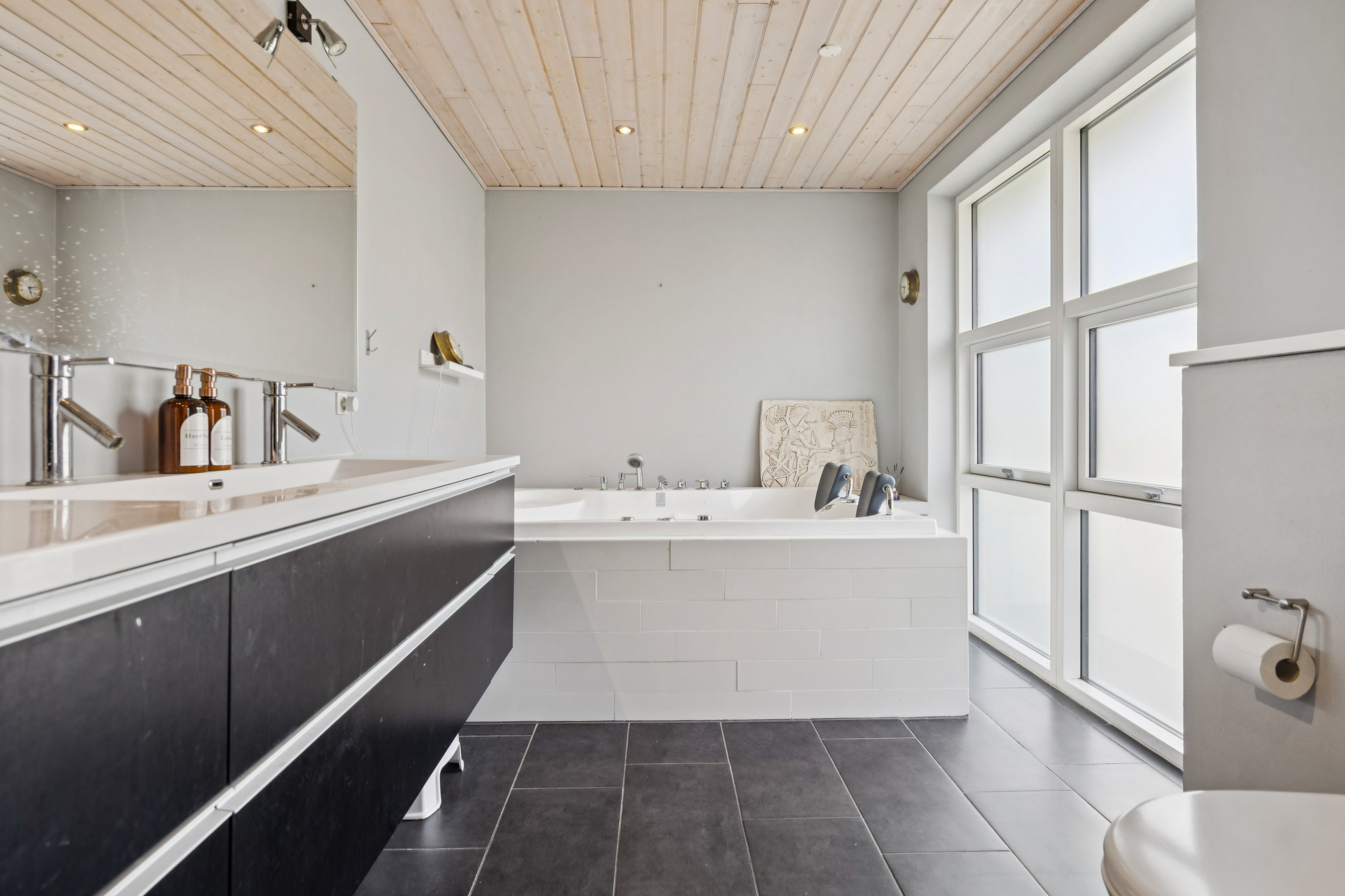 Fremhævet badeværelse billede i fuldskærmstilstand. Billede af Horsens Kirkevej 23B, Langholt, 9310 Vodskov