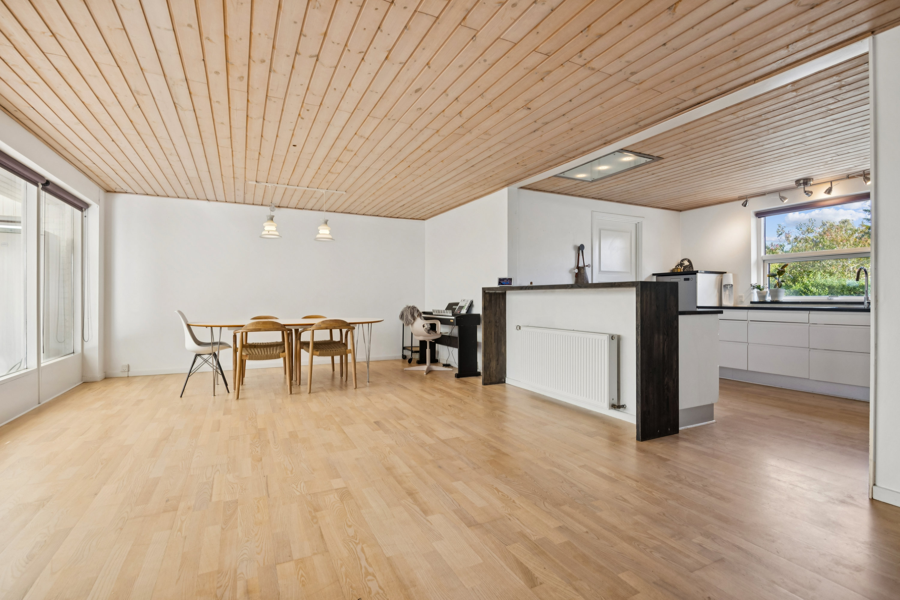 Fremhævet stue billede i fuldskærmstilstand. Billede af Horsens Kirkevej 23B, Langholt, 9310 Vodskov