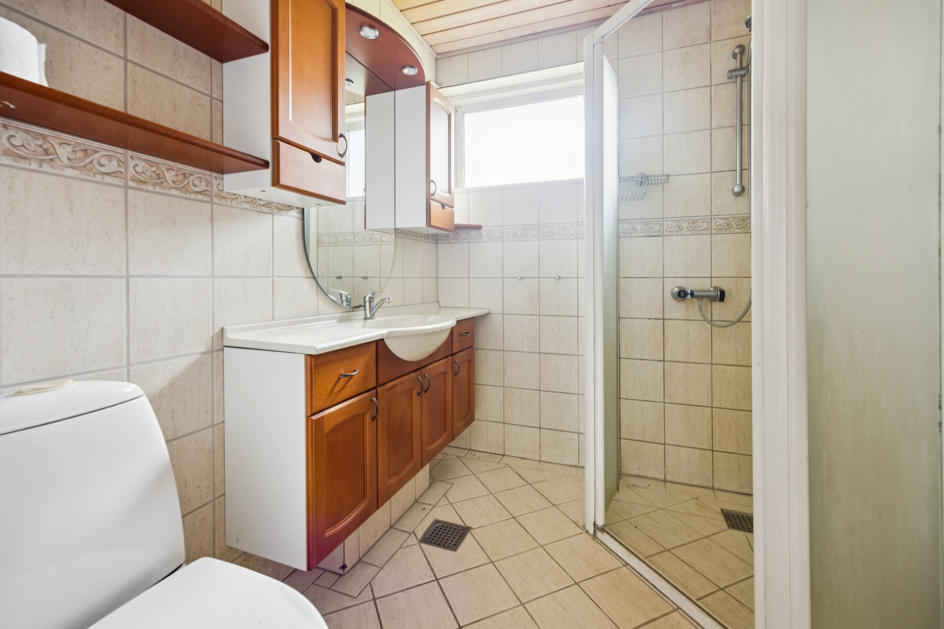 Fremhævet badeværelse billede i fuldskærmstilstand. Billede af Blomstermarken 3, Halvrimmen, 9460 Brovst