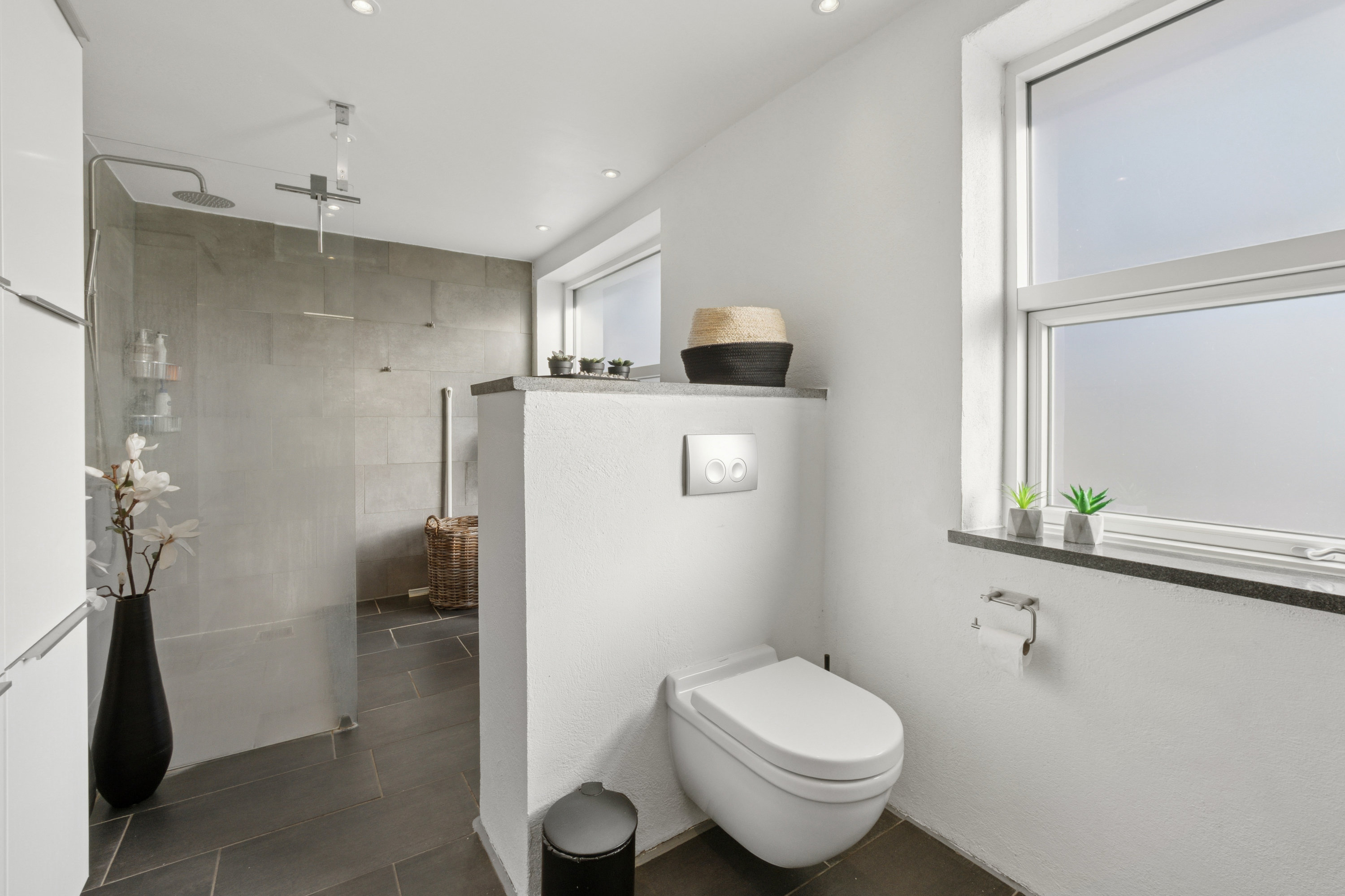 Fremhævet badeværelse billede i fuldskærmstilstand. Billede af Smedevænget 2, Vorning, 8830 Tjele