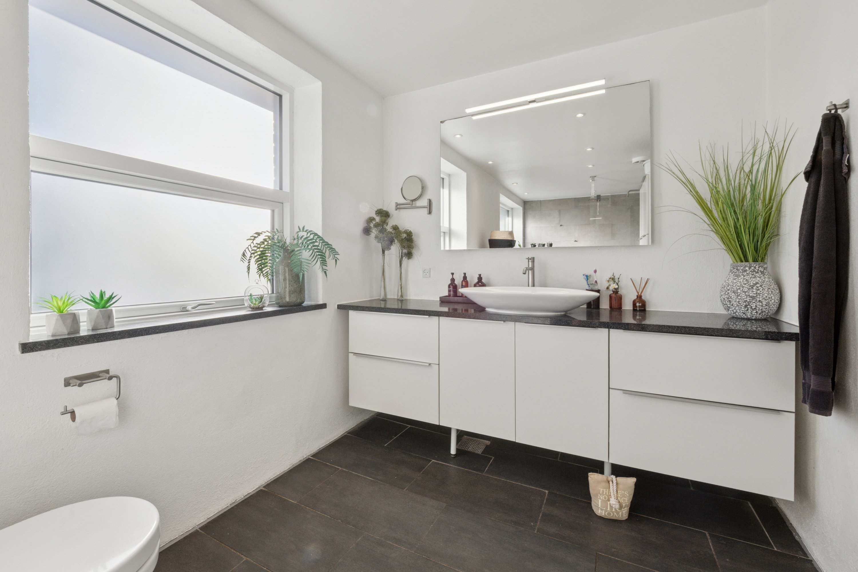 Fremhævet badeværelse billede i fuldskærmstilstand. Billede af Smedevænget 2, Vorning, 8830 Tjele