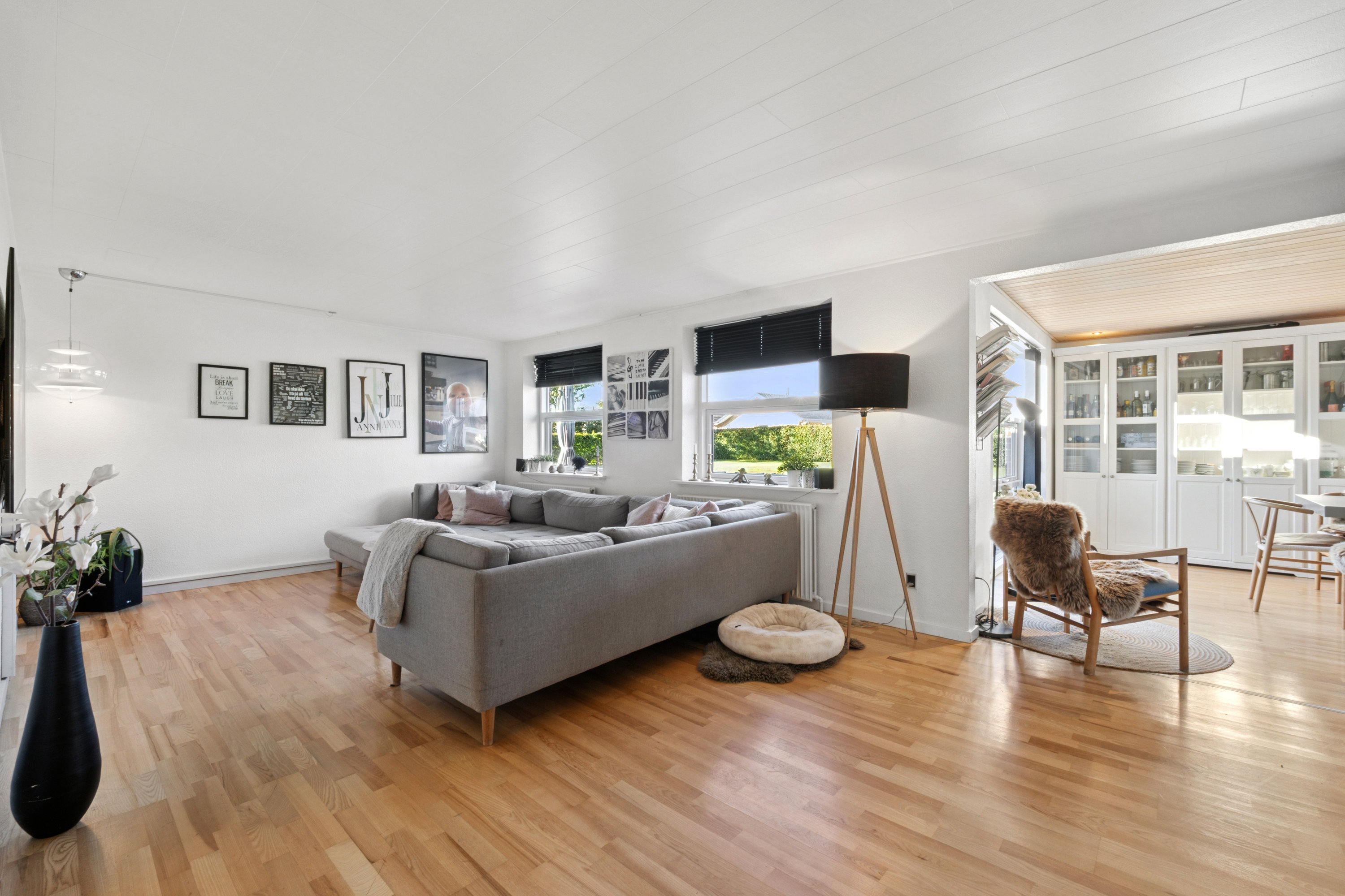 Fremhævet stue billede i fuldskærmstilstand. Billede af Smedevænget 2, Vorning, 8830 Tjele