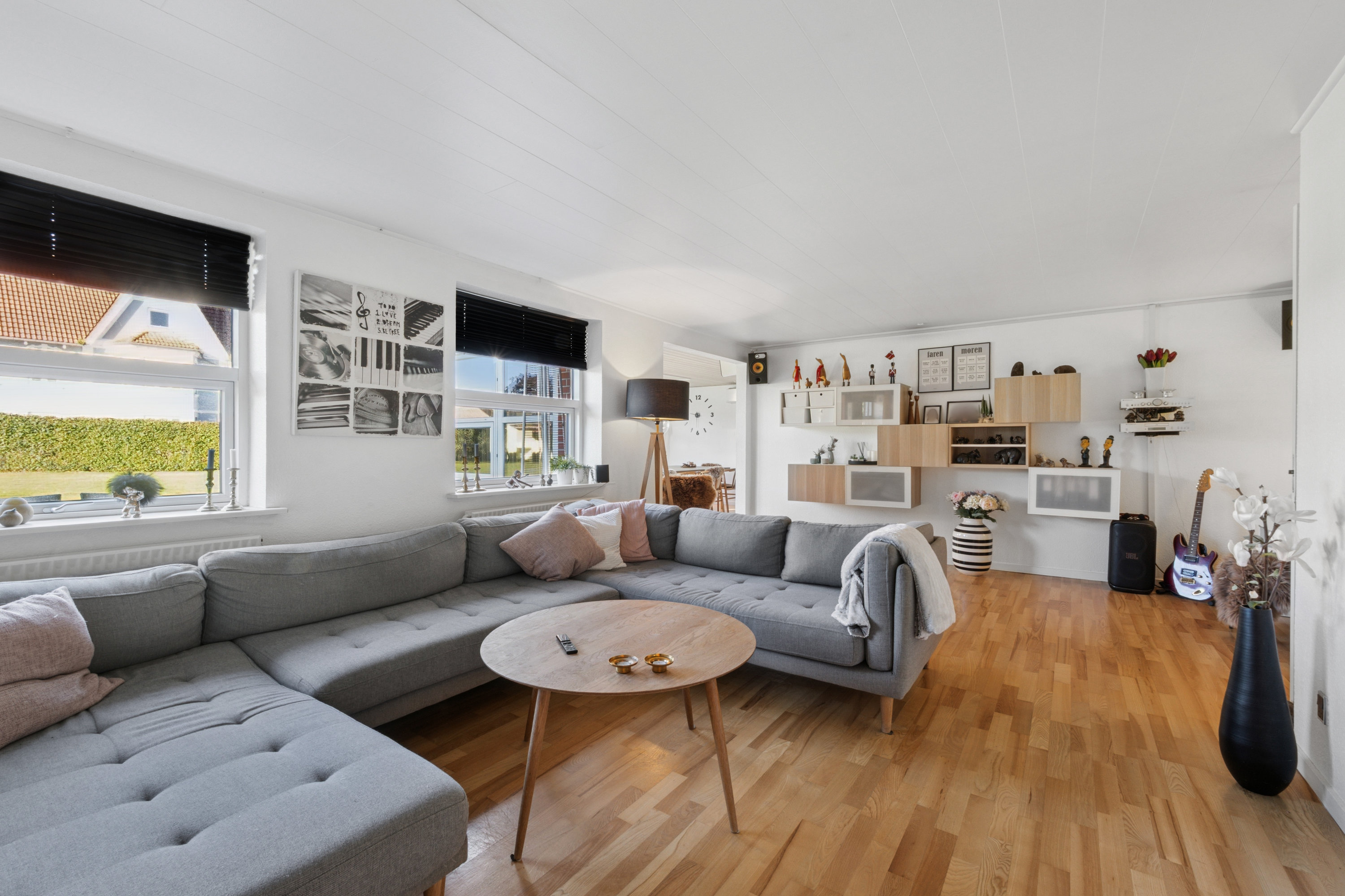 Fremhævet stue billede i fuldskærmstilstand. Billede af Smedevænget 2, Vorning, 8830 Tjele