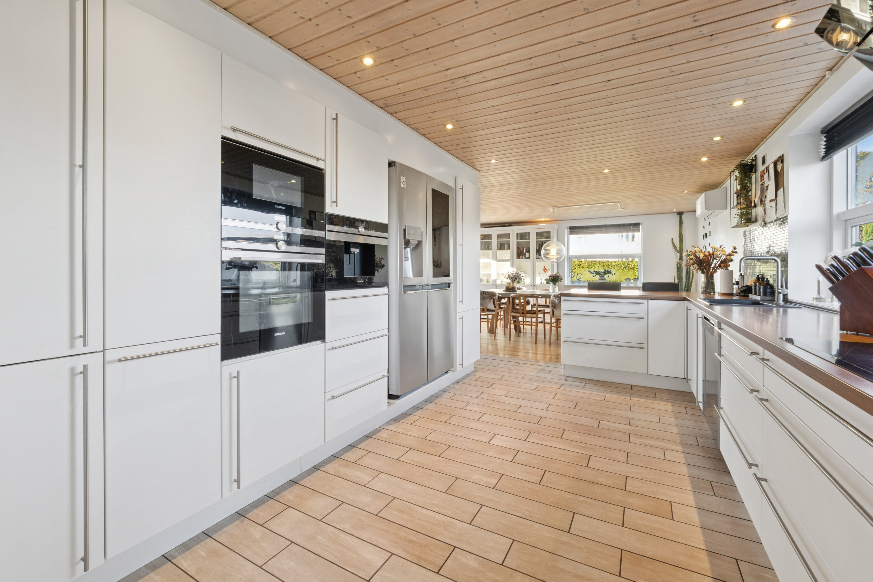 Fremhævet køkken billede i fuldskærmstilstand. Billede af Smedevænget 2, Vorning, 8830 Tjele