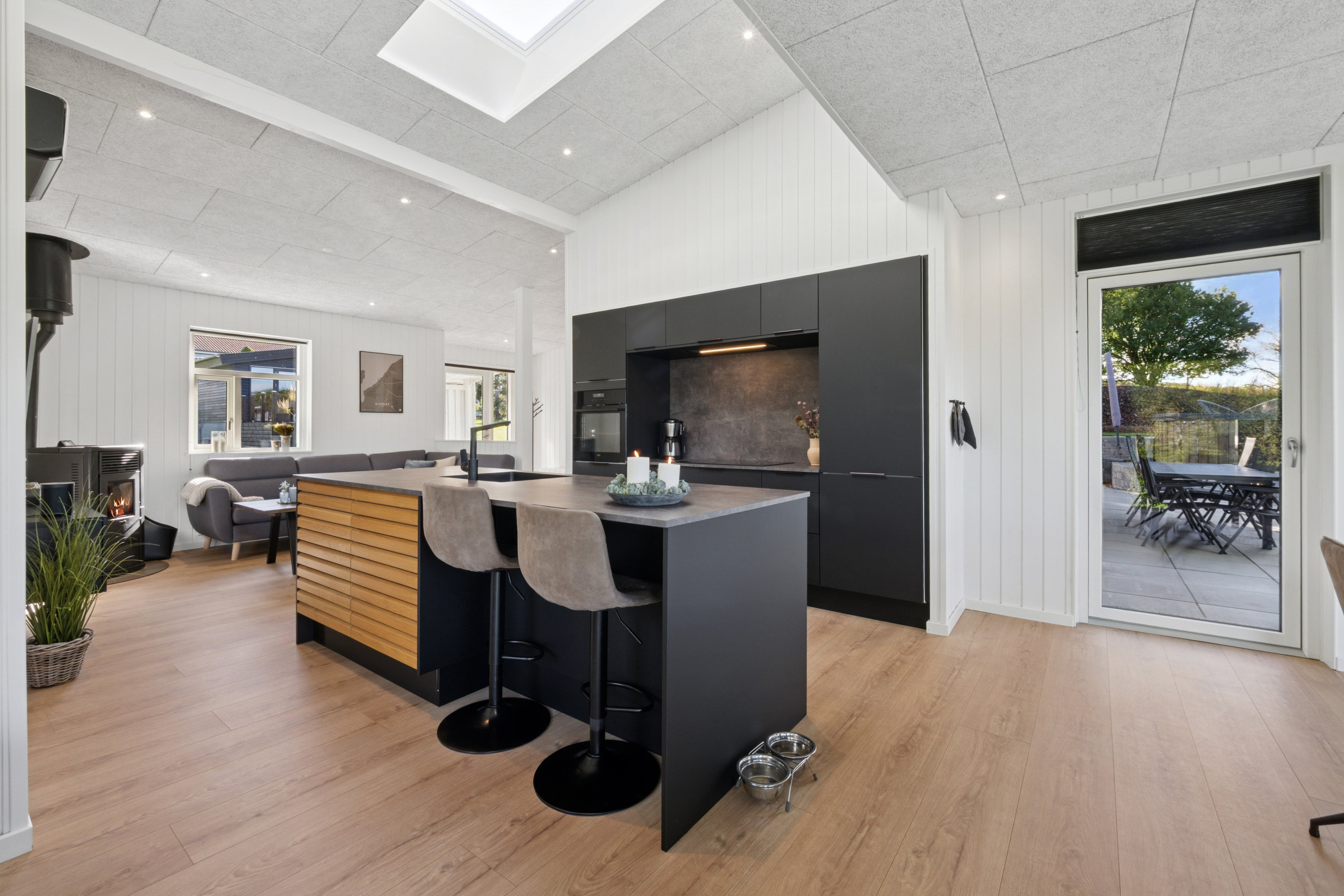 Fremhævet stue billede i fuldskærmstilstand. Billede af Svanevej 48, Hjarbæk, 8831 Løgstrup