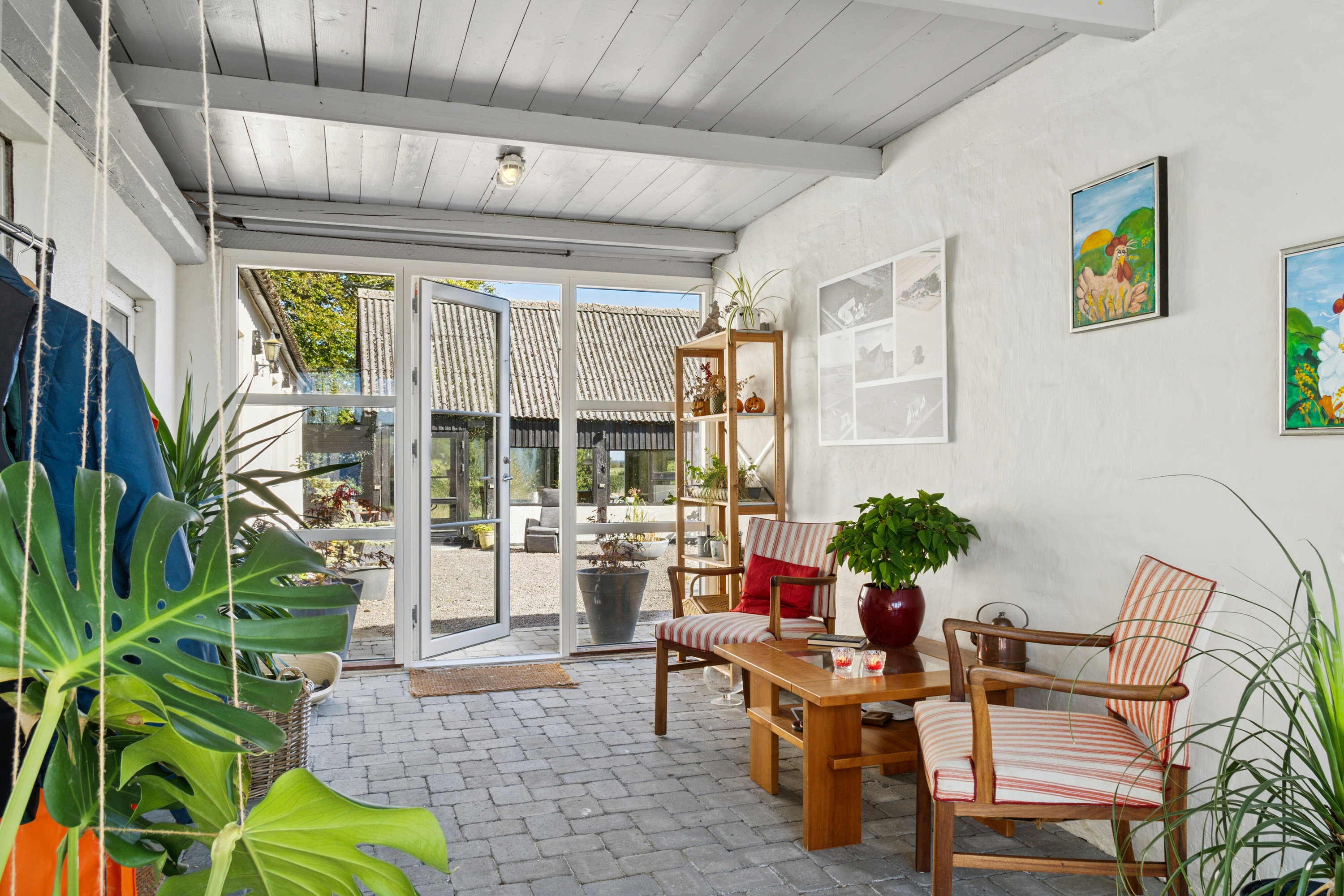 Fremhævet stue billede i fuldskærmstilstand. Billede af Skimlevejen 1, Bodilsker, 3730 Nexø