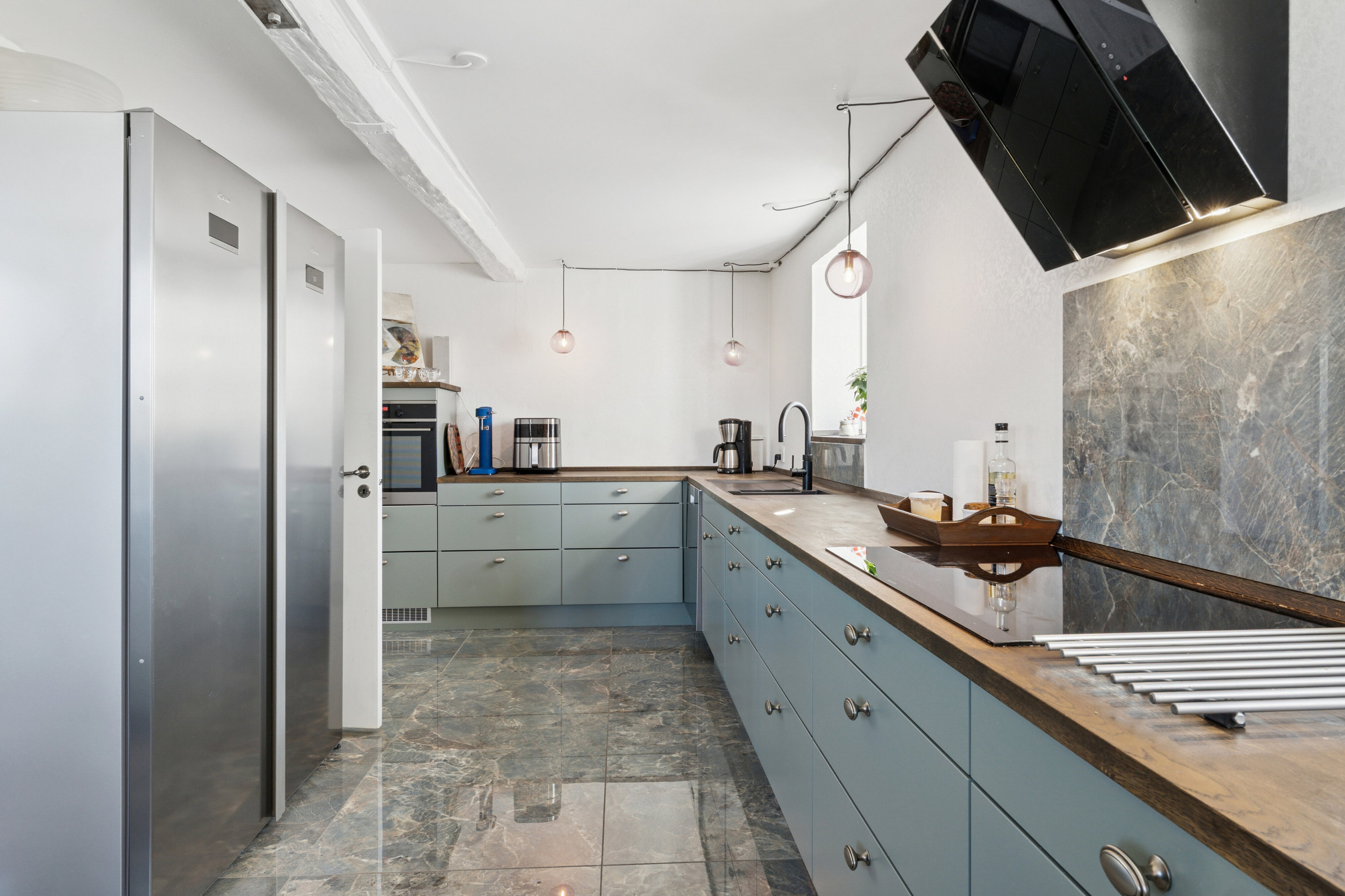 Fremhævet køkken billede i fuldskærmstilstand. Billede af Skimlevejen 1, Bodilsker, 3730 Nexø