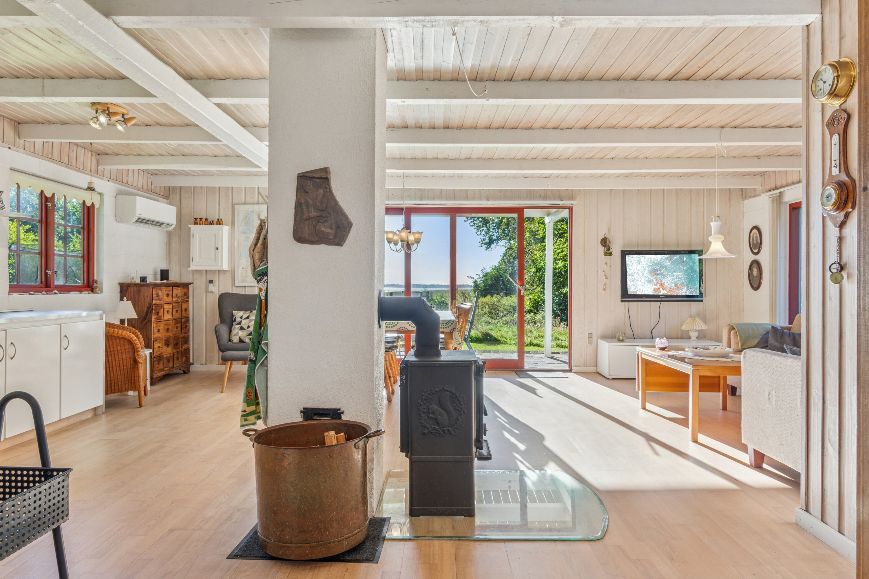 Fremhævet stue billede i fuldskærmstilstand. Billede af Rønbakken 12, Jegindø, 7790 Thyholm