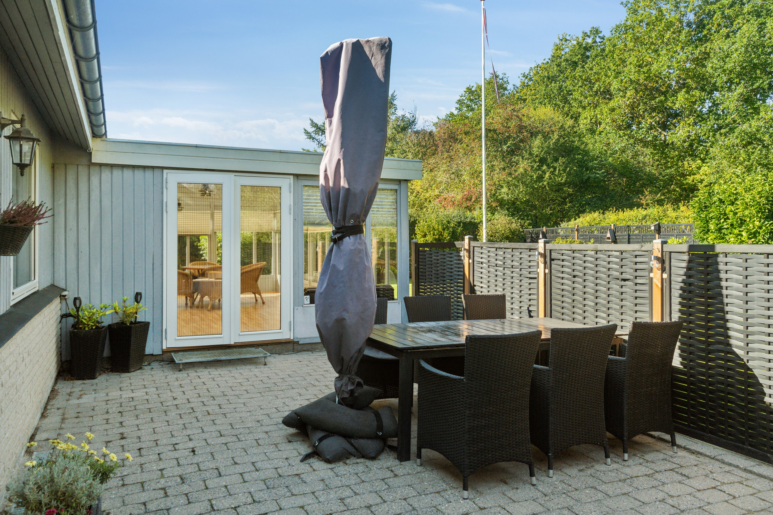 Fremhævet terrasse billede i fuldskærmstilstand. Billede af Kirkevænget 290, 8310 Tranbjerg J