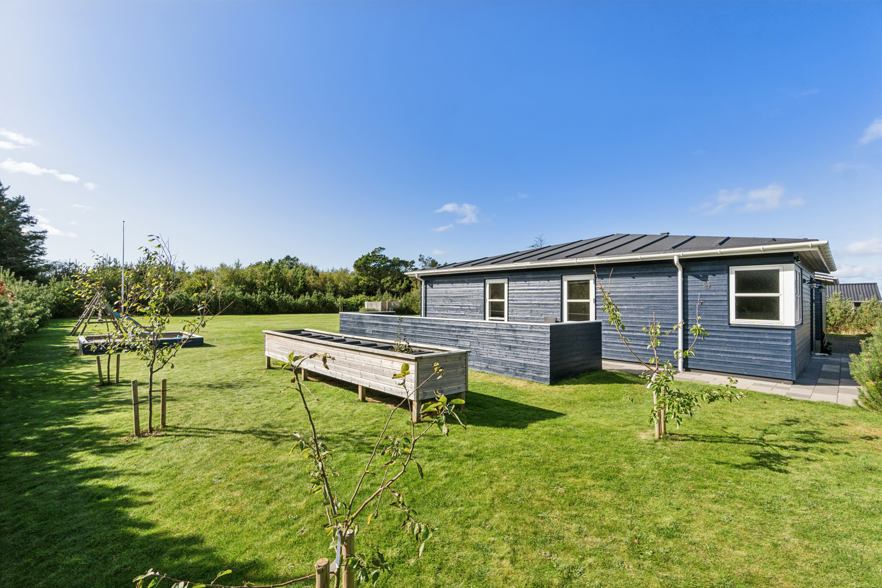 Fremhævet set fra haven billede i fuldskærmstilstand. Billede af Kræn Tækkers Vej 9, Klitmøller, 7700 Thisted