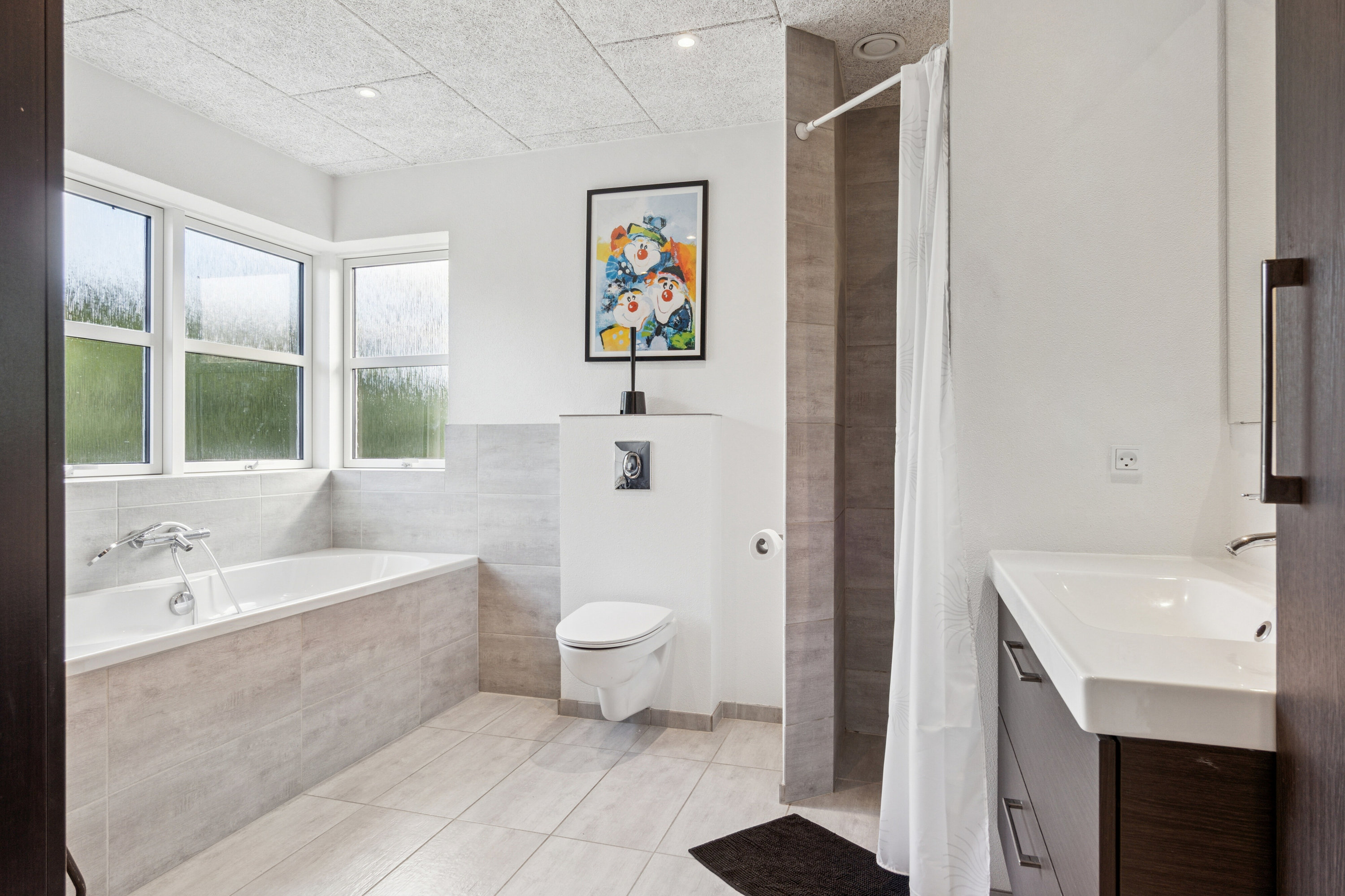 Fremhævet badeværelse billede i fuldskærmstilstand. Billede af Kræn Tækkers Vej 9, Klitmøller, 7700 Thisted