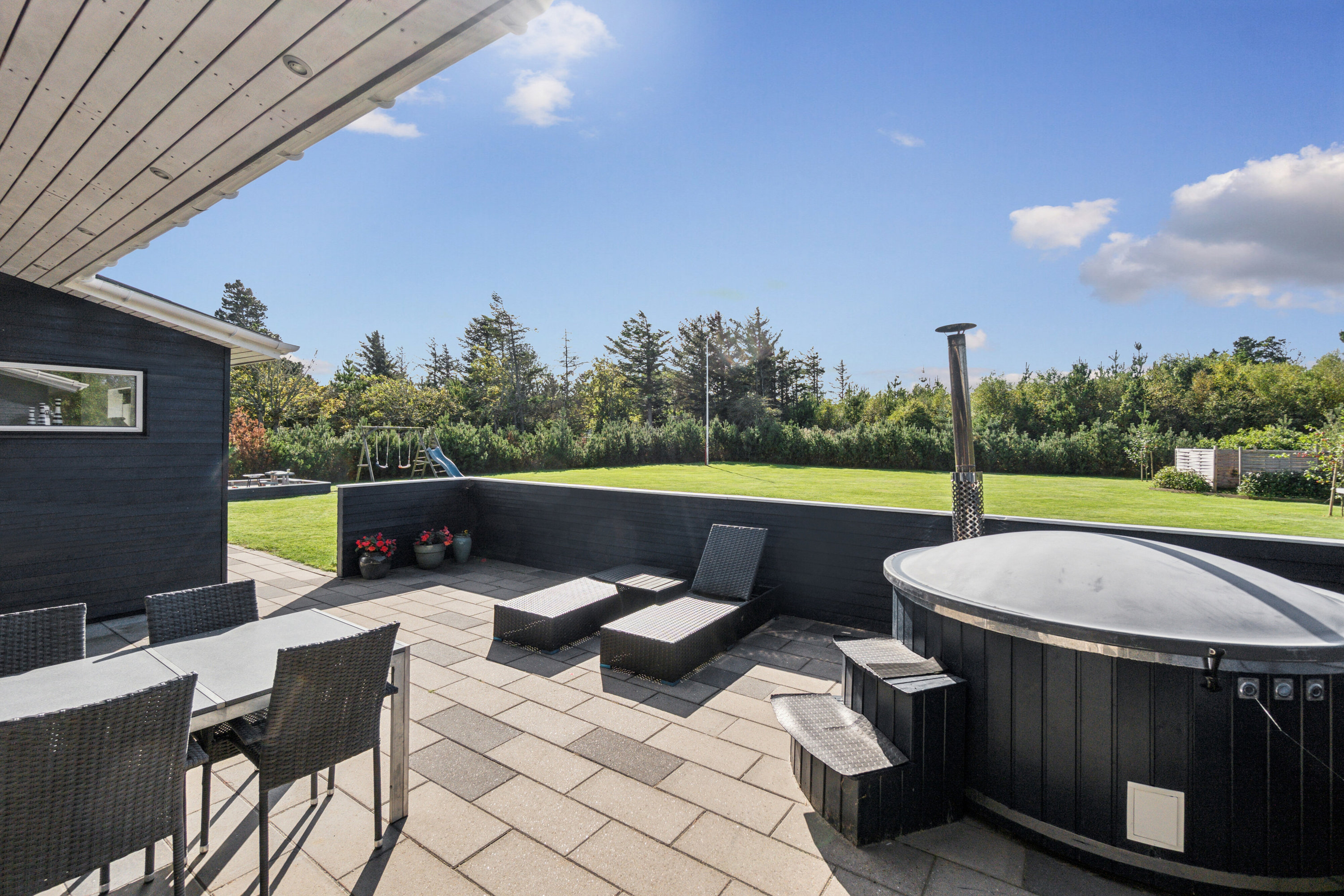 Miniaturebillede 1: overdækket terrasse. Billede af Kræn Tækkers Vej 9, Klitmøller, 7700 Thisted