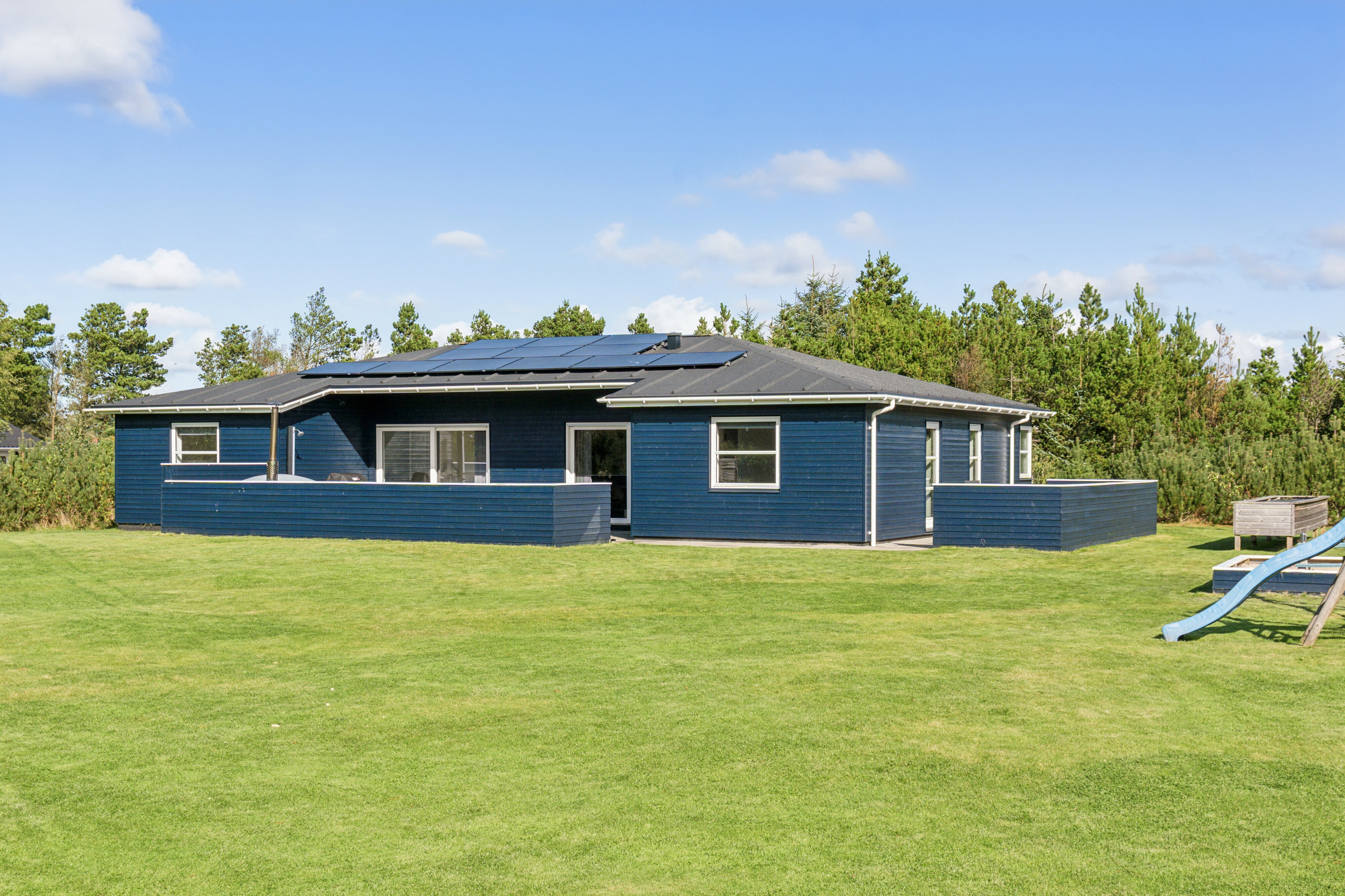 Fremhævet set fra haven billede i fuldskærmstilstand. Billede af Kræn Tækkers Vej 9, Klitmøller, 7700 Thisted