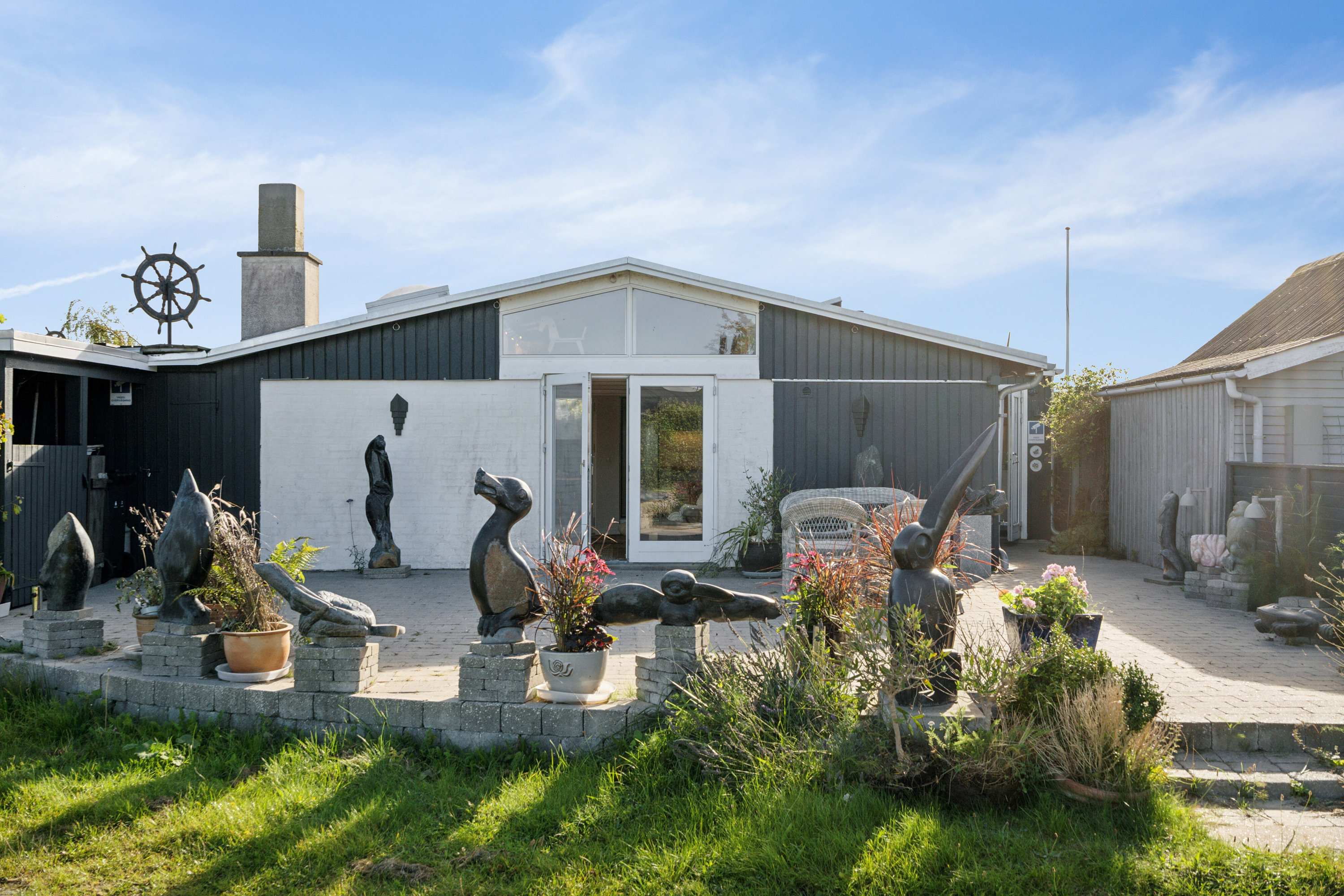 Miniaturebillede 1: set fra vejen. Billede af Ibsvej 38, Vesterhave, 4736 Karrebæksminde