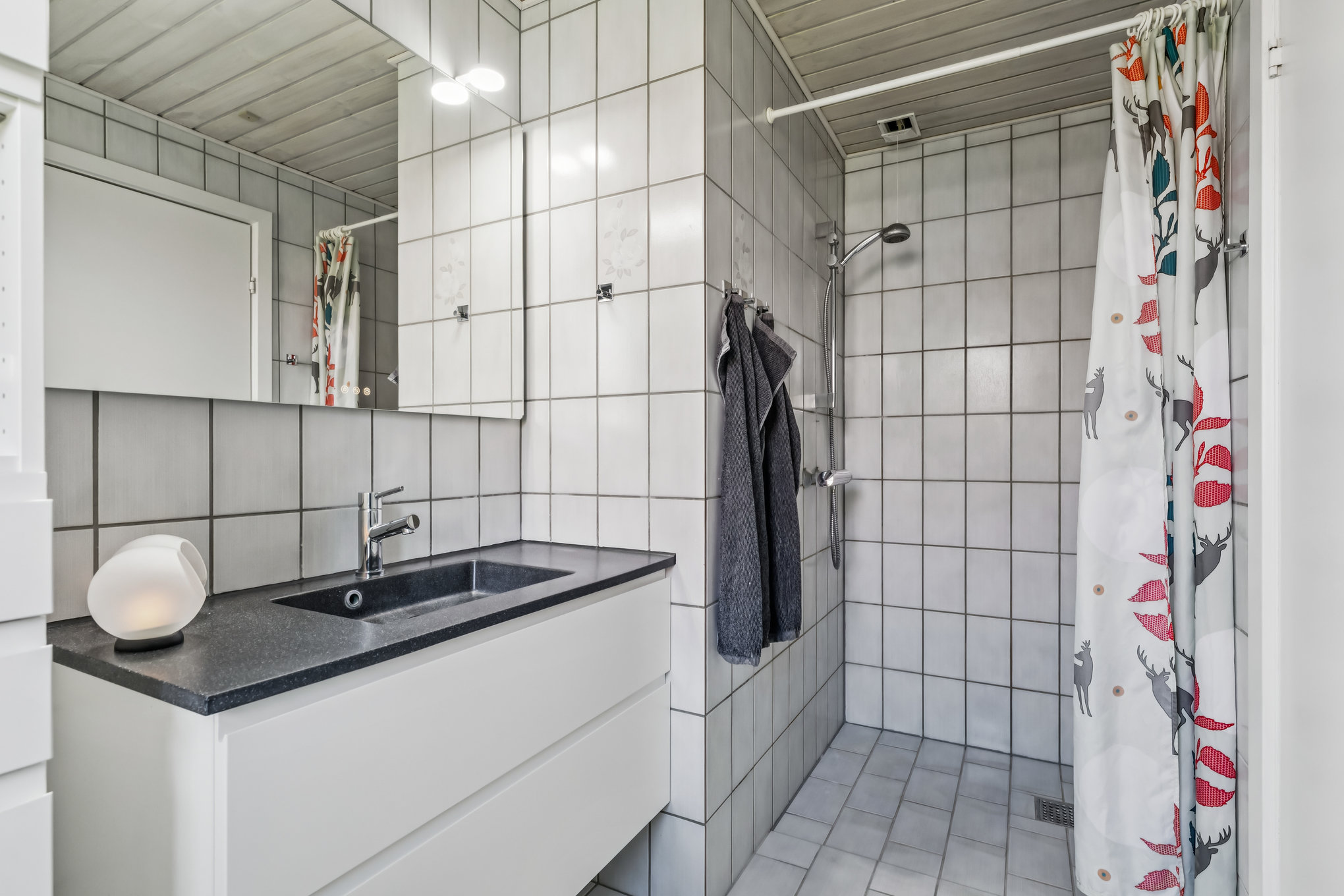 Fremhævet badeværelse billede i fuldskærmstilstand. Billede af Lenesminde 19, 8960 Randers SØ