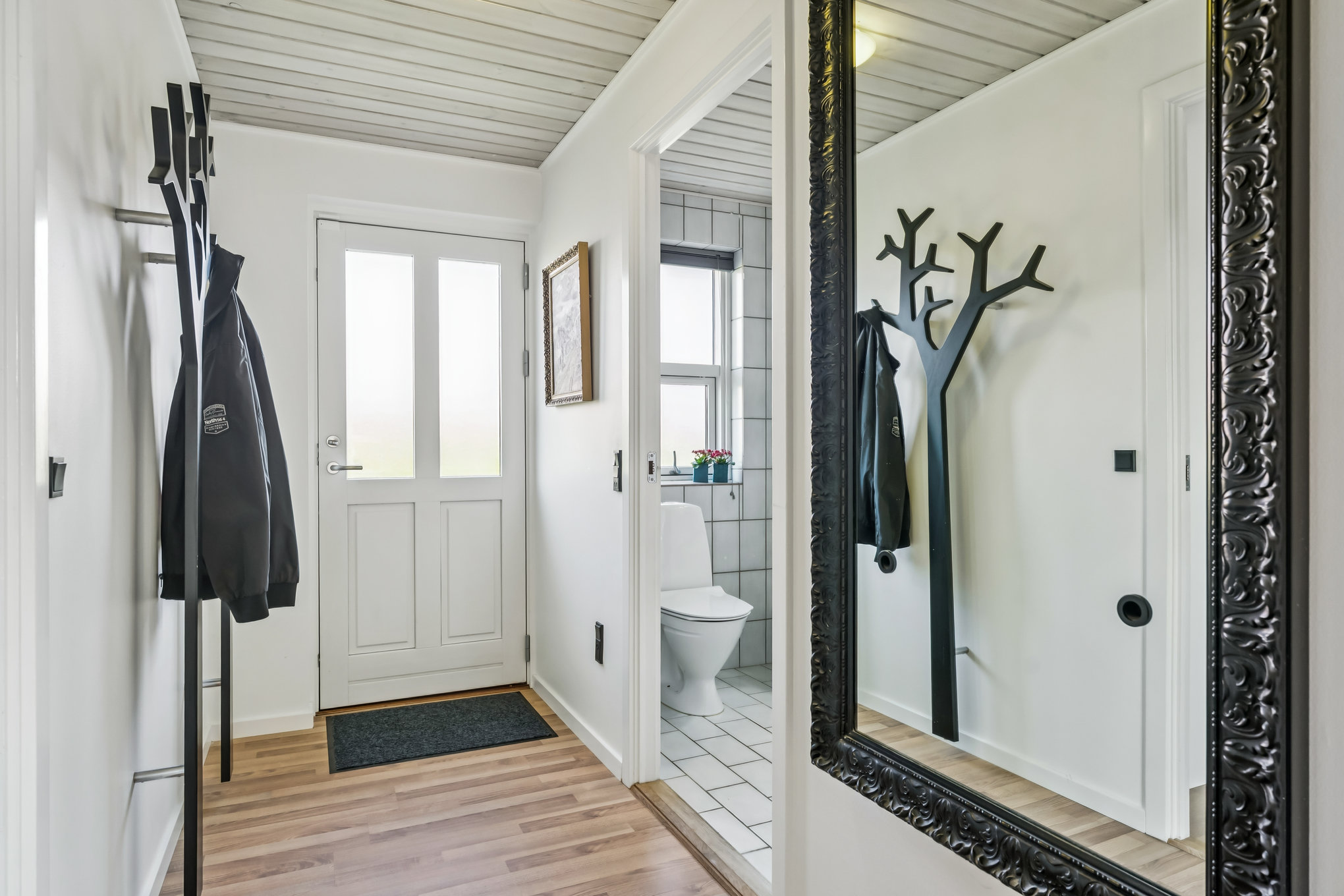 Fremhævet gang billede i fuldskærmstilstand. Billede af Lenesminde 19, 8960 Randers SØ