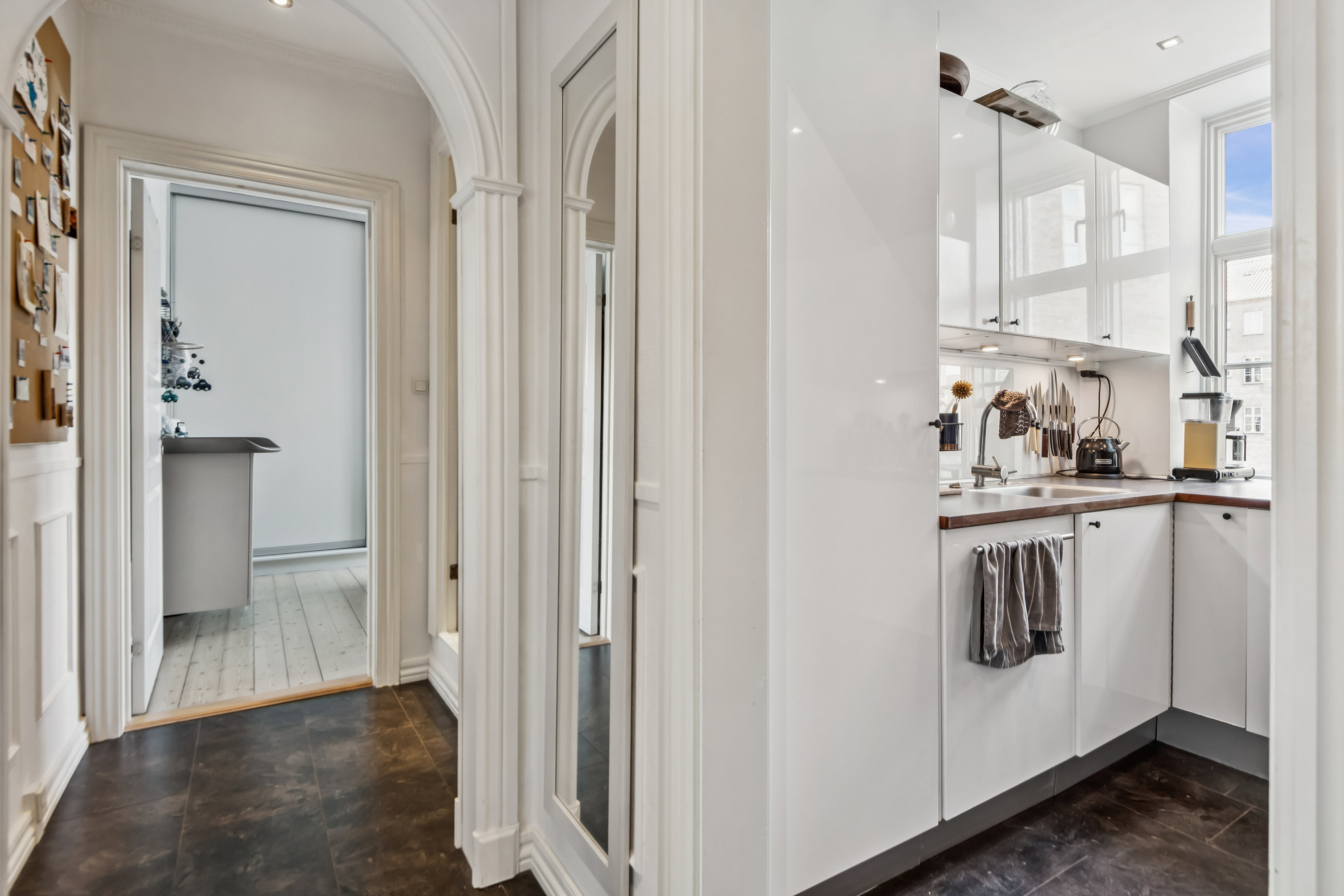 Fremhævet gang billede i fuldskærmstilstand. Billede af Islandsgade 17, 1. tv., 9000 Aalborg