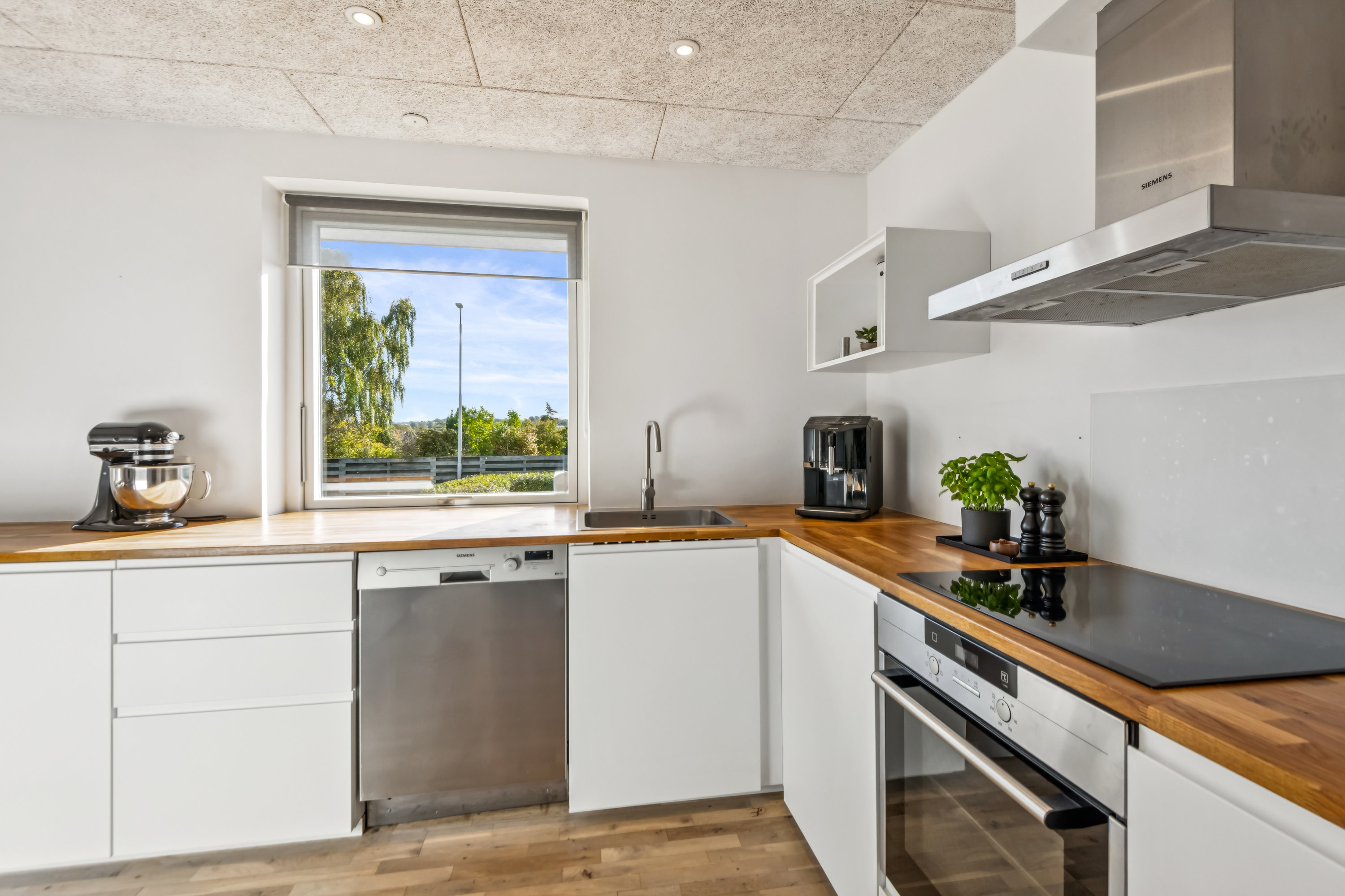 Fremhævet køkken billede i fuldskærmstilstand. Billede af Stjernevej 44, Scheelsminde, 9200 Aalborg SV