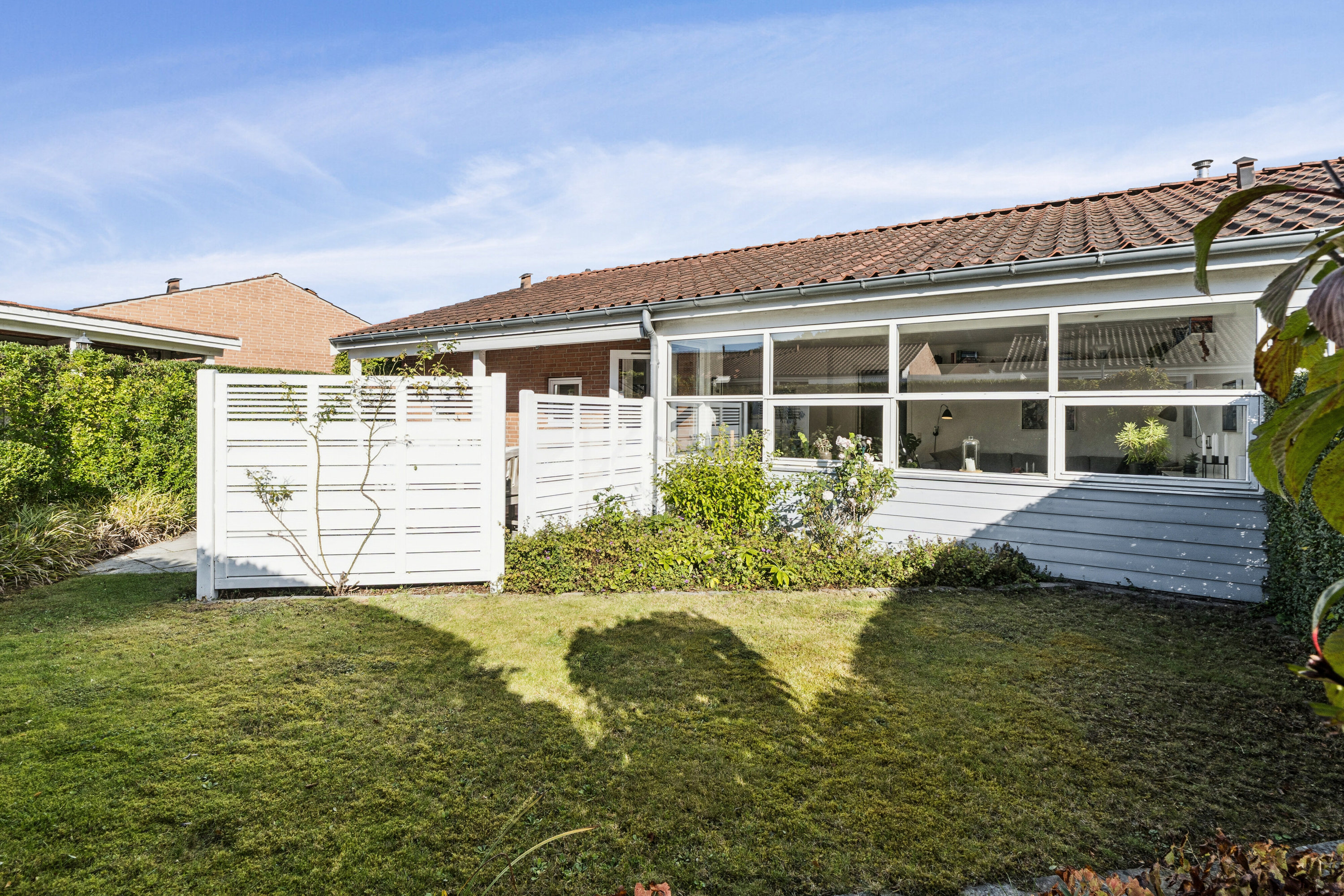 Fremhævet set fra haven billede i fuldskærmstilstand. Billede af Skovhusvej 9, 4300 Holbæk