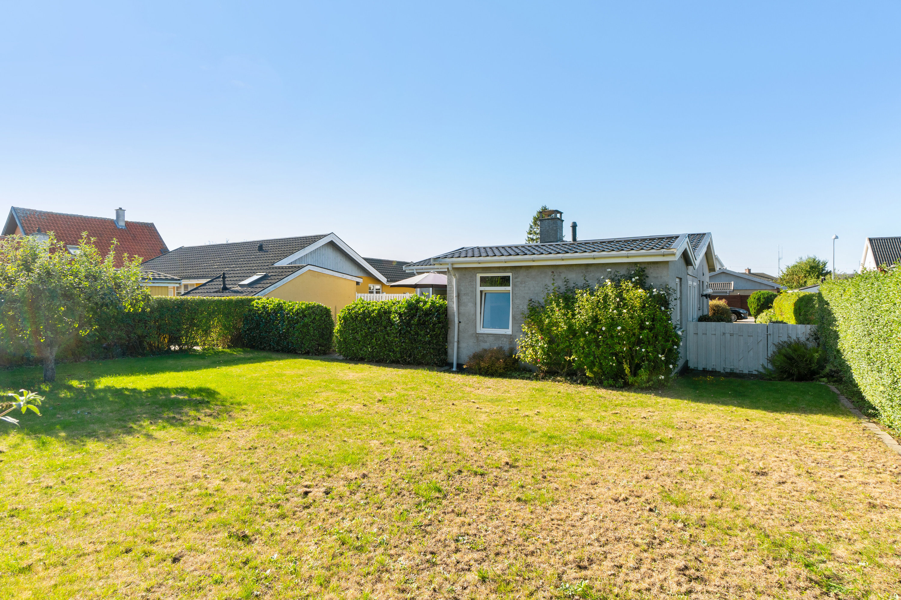 Fremhævet set fra haven billede i fuldskærmstilstand. Billede af Pagteroldvej 63, 2650 Hvidovre