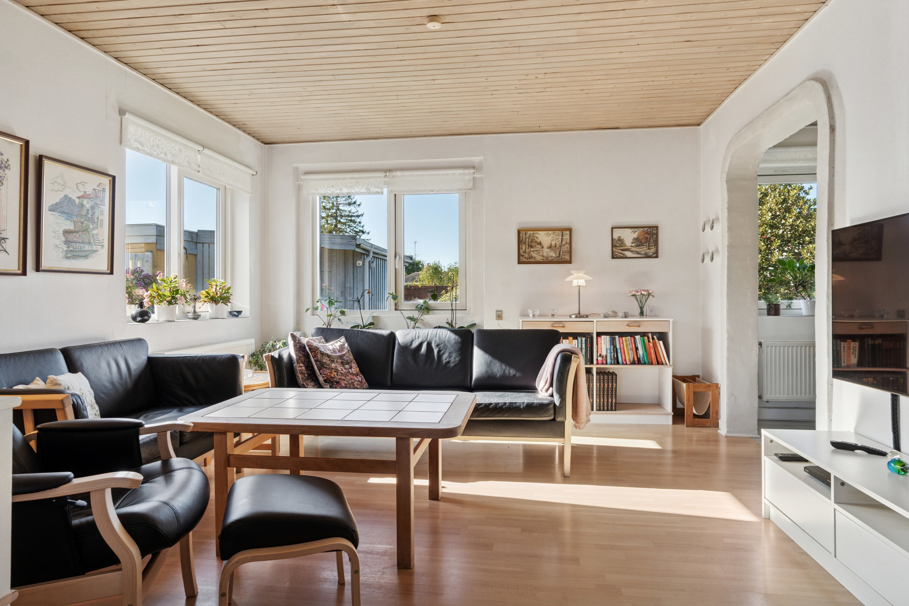 Miniaturebillede 1: stue. Billede af Pagteroldvej 63, 2650 Hvidovre