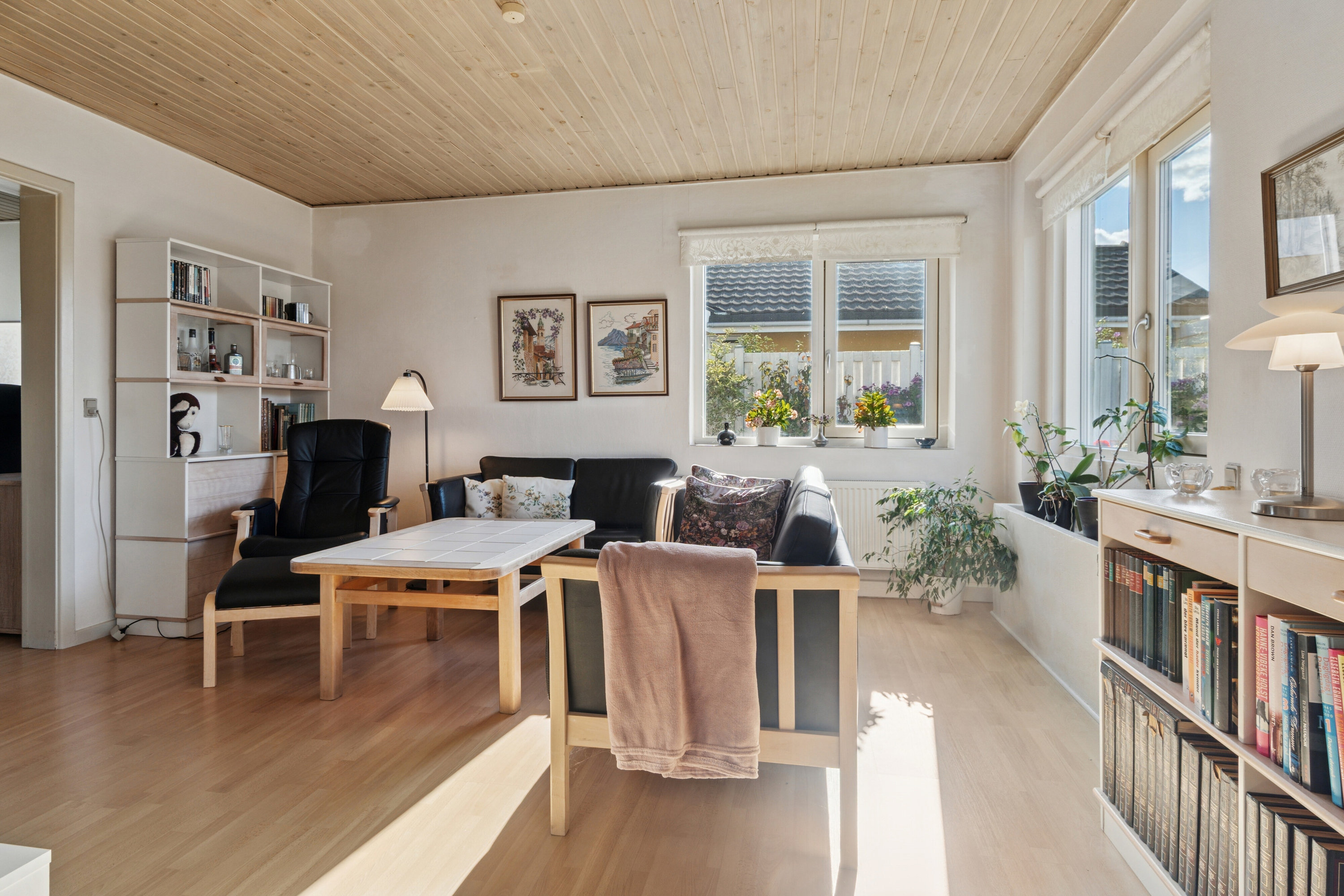 Fremhævet stue billede i fuldskærmstilstand. Billede af Pagteroldvej 63, 2650 Hvidovre