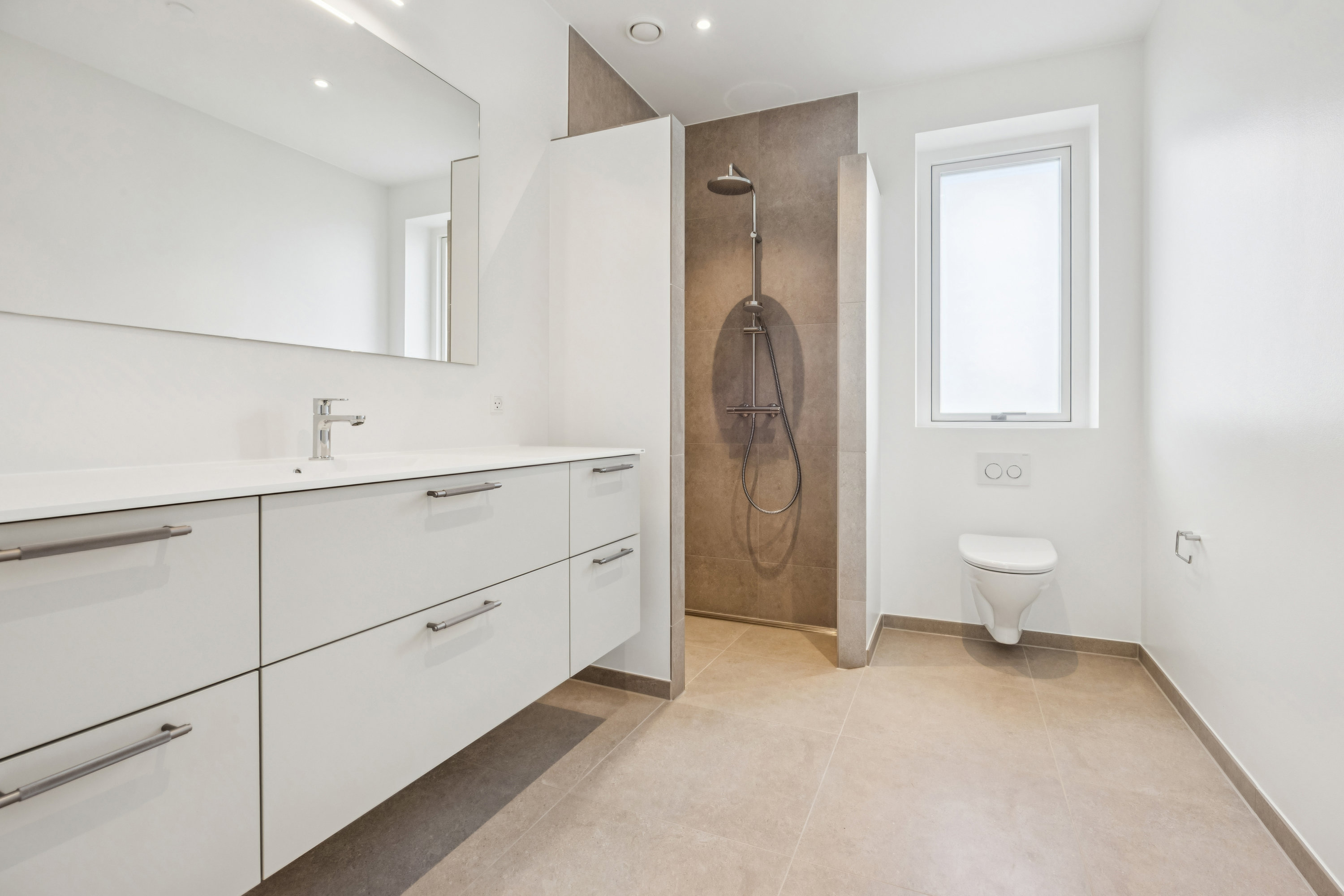 Fremhævet badeværelse billede i fuldskærmstilstand. Billede af Solhvervs Alle 25, 9440 Aabybro