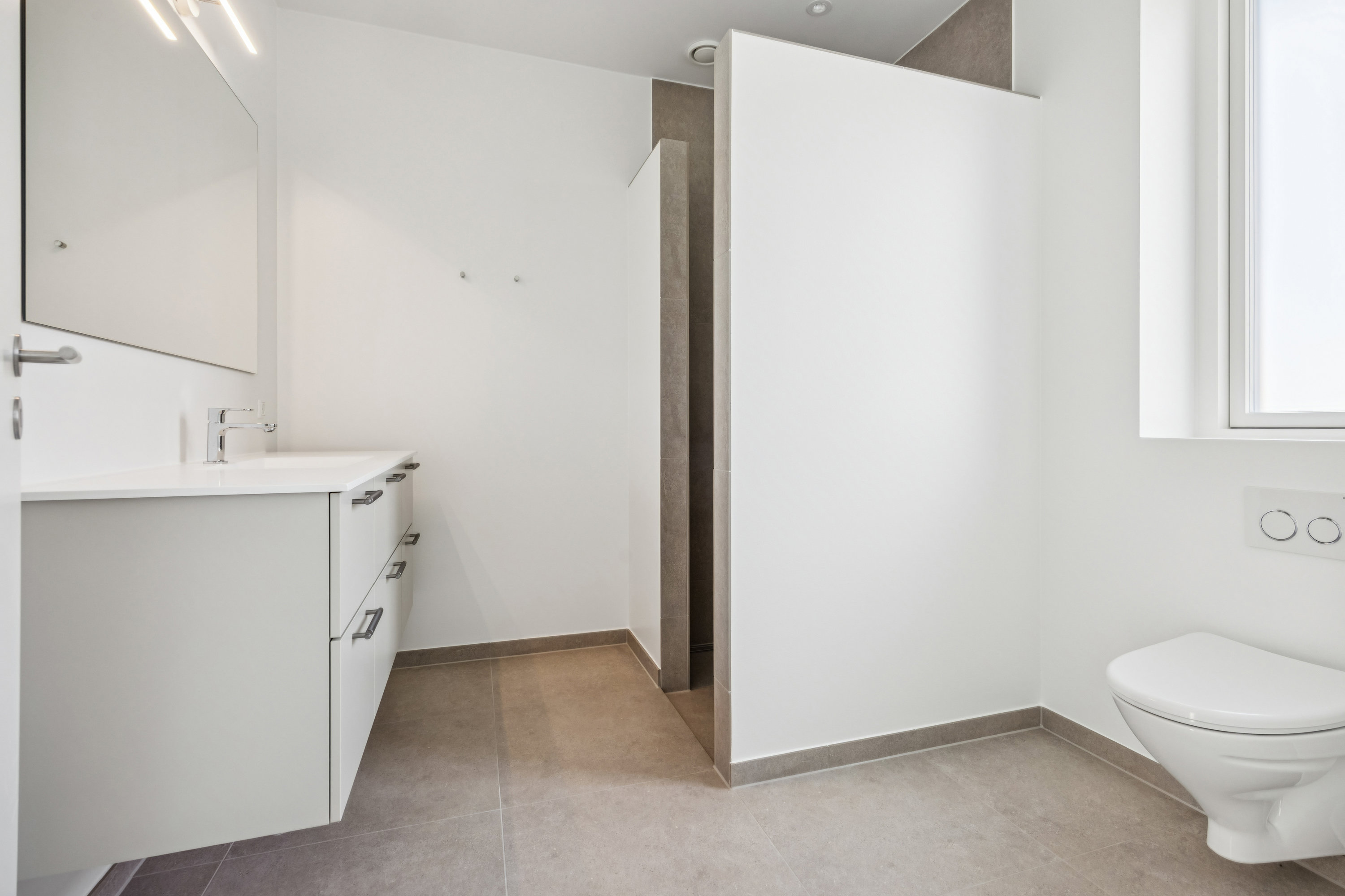 Fremhævet badeværelse billede i fuldskærmstilstand. Billede af Solhvervs Alle 25, 9440 Aabybro