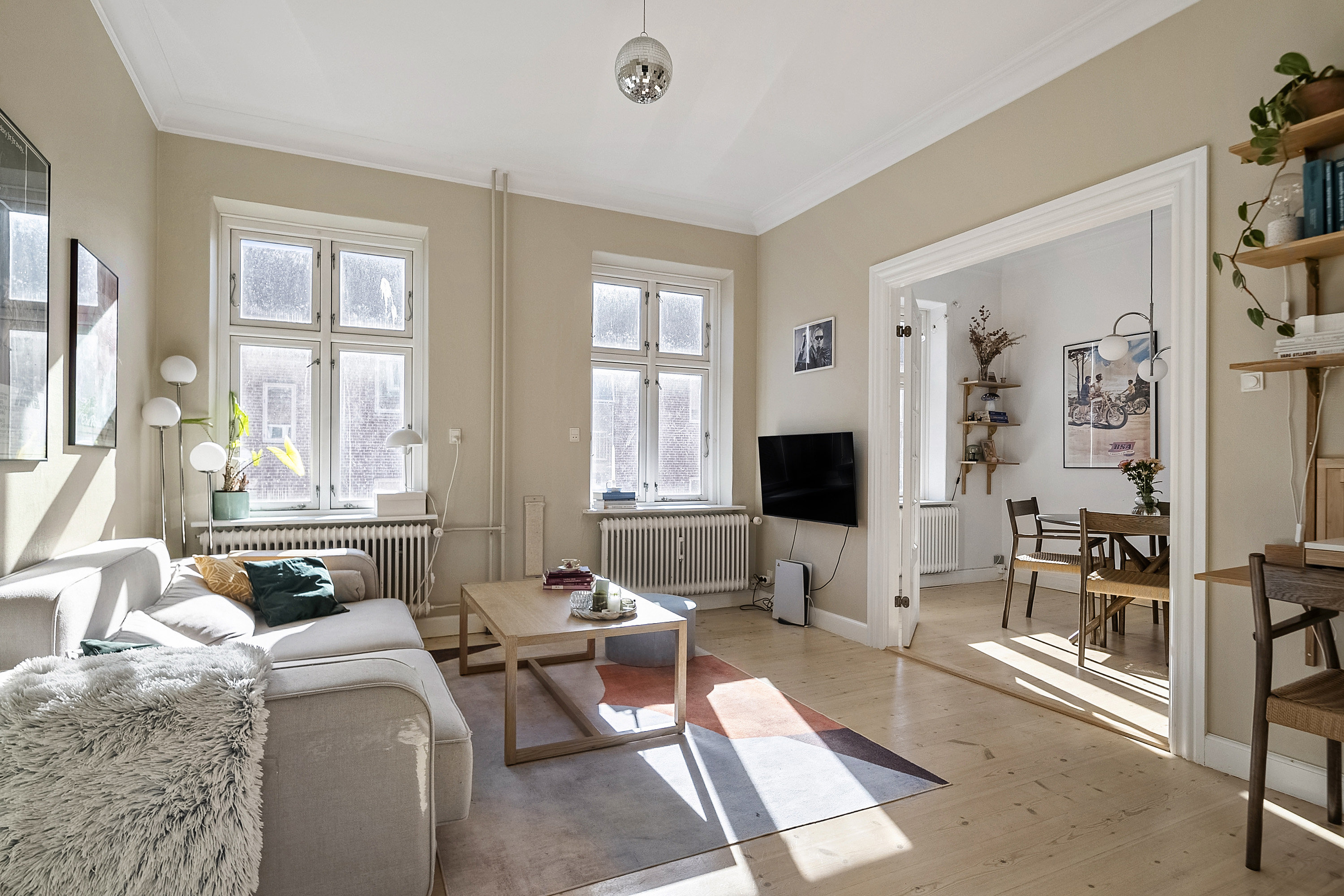 Fremhævet stue billede i fuldskærmstilstand. Billede af Niels Juels Gade 16, 2. tv., Trøjborg, 8200 Aarhus N