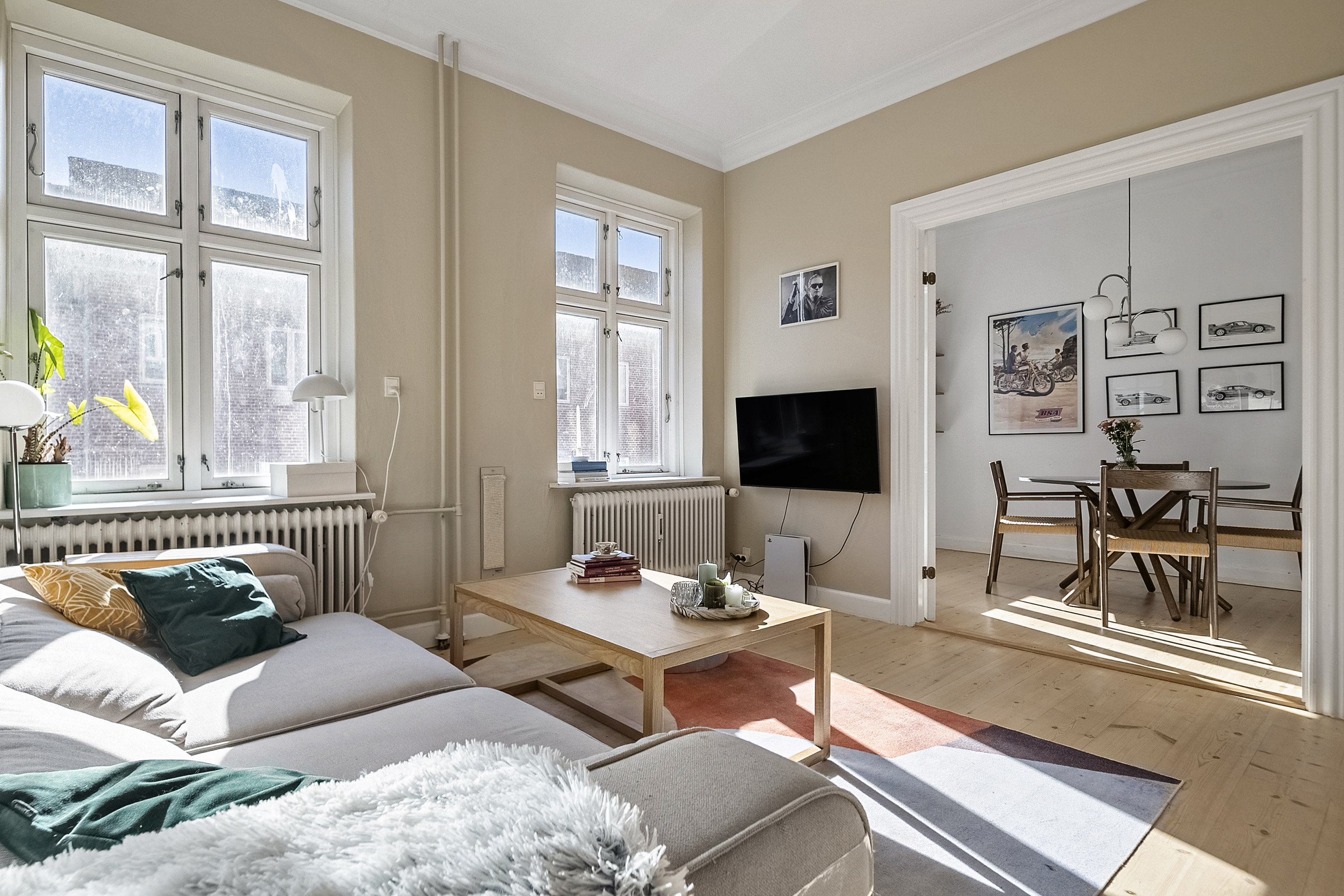 Fremhævet stue billede i fuldskærmstilstand. Billede af Niels Juels Gade 16, 2. tv., Trøjborg, 8200 Aarhus N