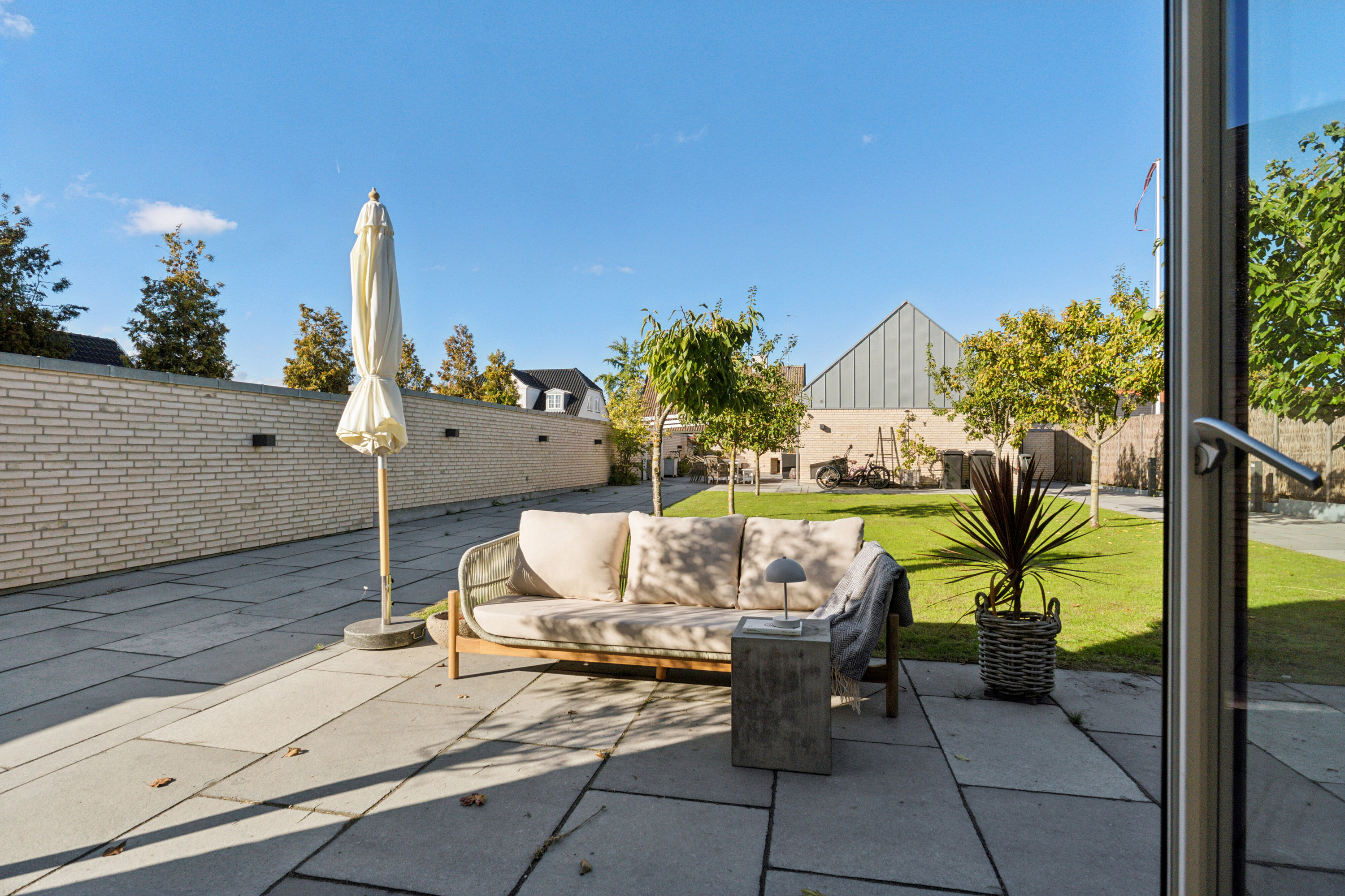 Fremhævet terrasse billede i fuldskærmstilstand. Billede af Øresunds Alle 33, 2791 Dragør