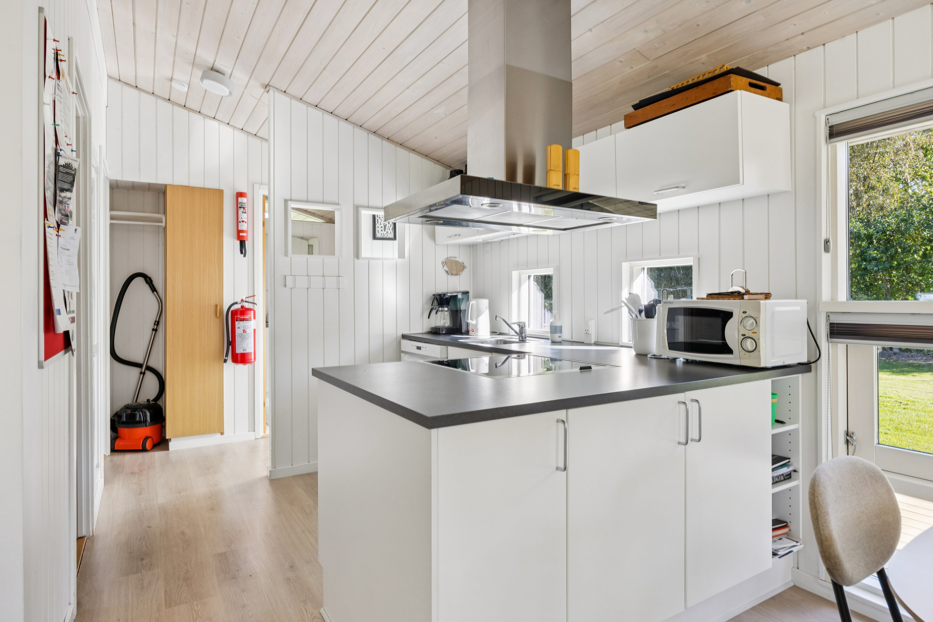 Fremhævet køkken billede i fuldskærmstilstand. Billede af Dittevej 2, Gjerrild, 8500 Grenaa