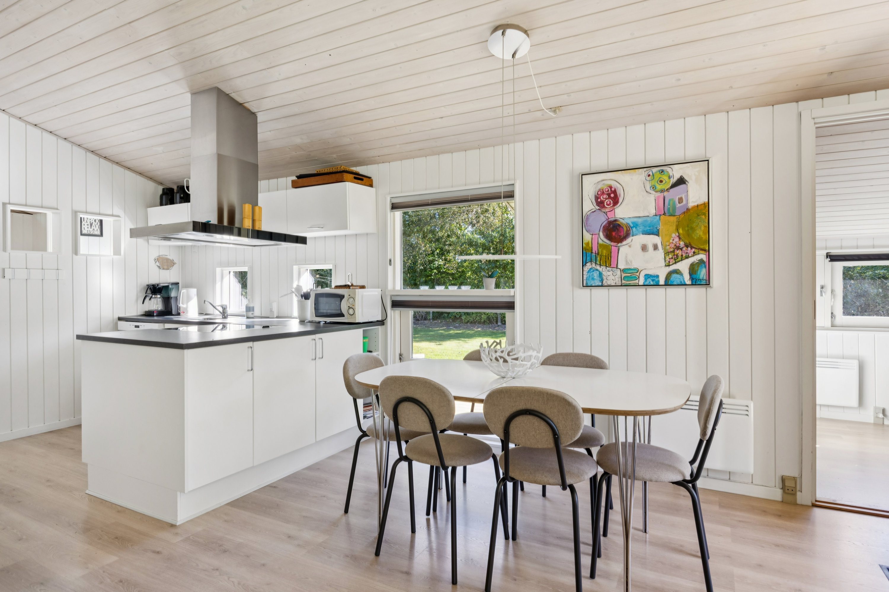 Fremhævet køkken billede i fuldskærmstilstand. Billede af Dittevej 2, Gjerrild, 8500 Grenaa