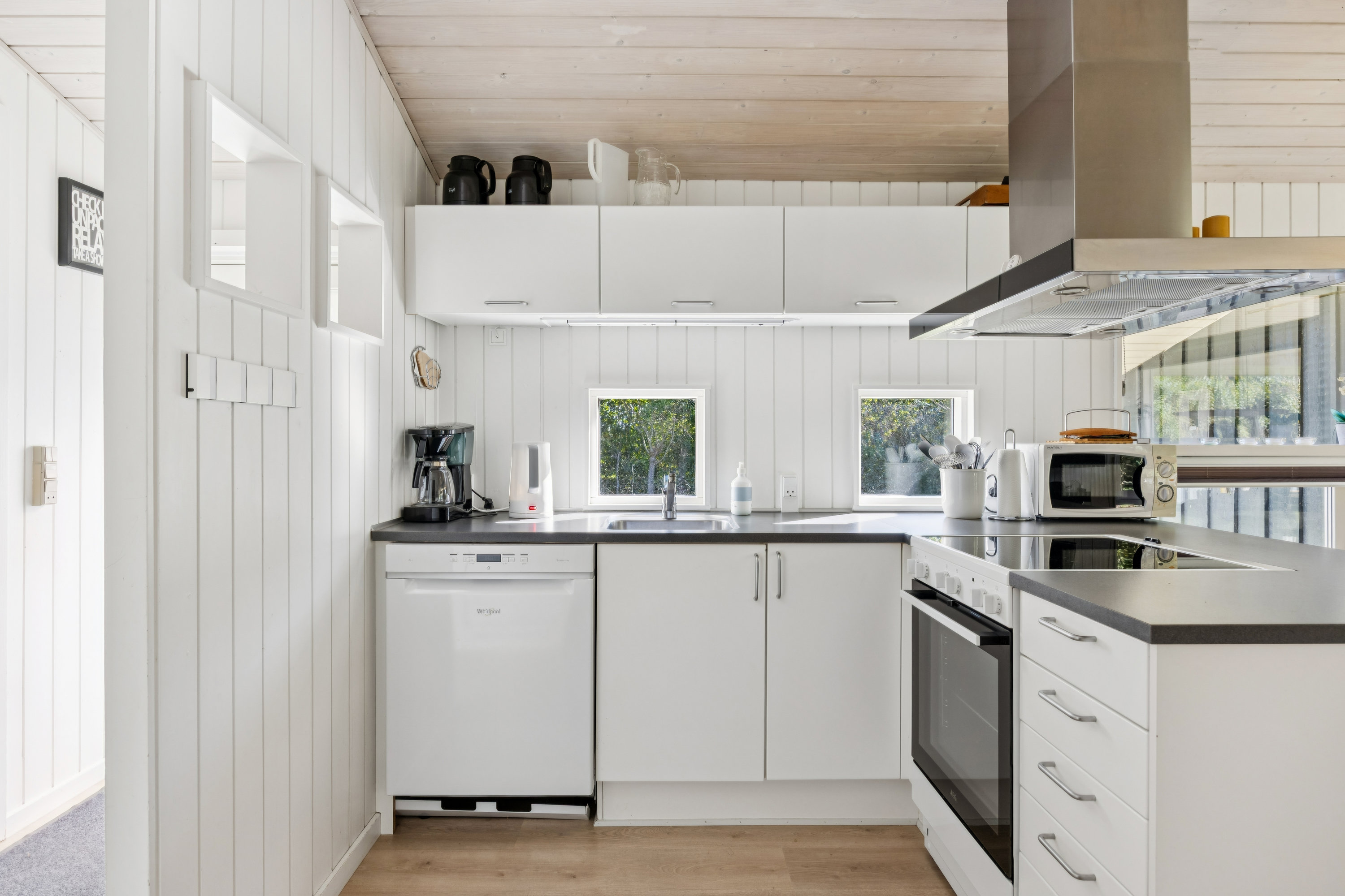 Fremhævet køkken billede i fuldskærmstilstand. Billede af Dittevej 2, Gjerrild, 8500 Grenaa