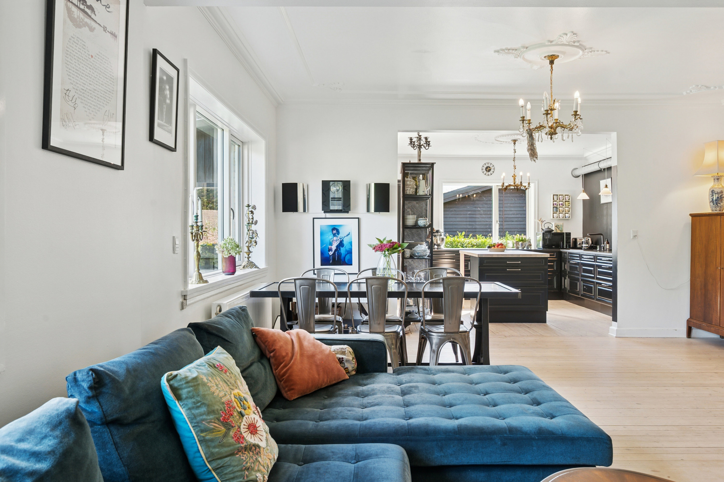 Fremhævet stue billede i fuldskærmstilstand. Billede af Voldumvej 14, 2610 Rødovre