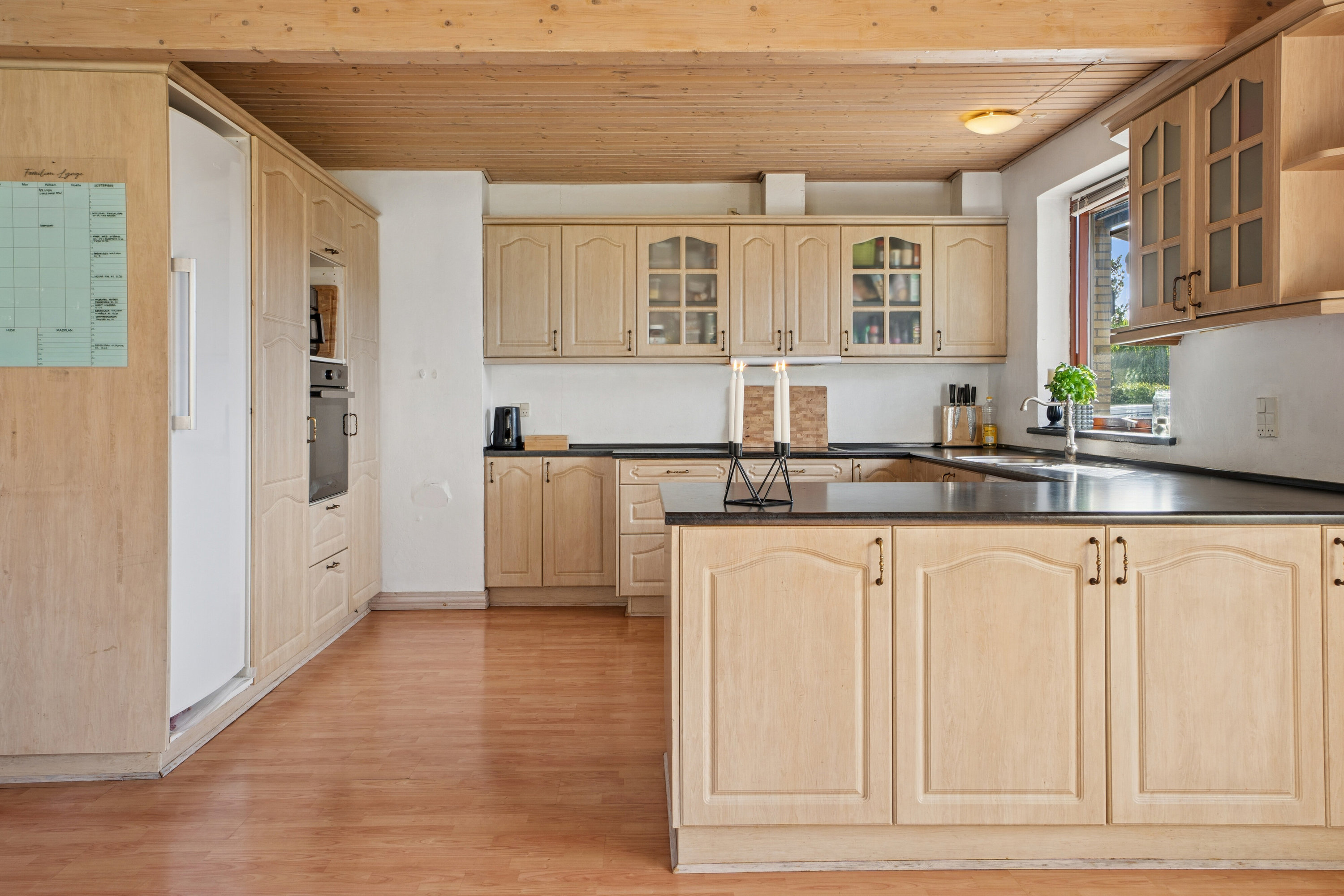 Fremhævet køkken billede i fuldskærmstilstand. Billede af Skipperkrogen 10, Øsløs, 7742 Vesløs