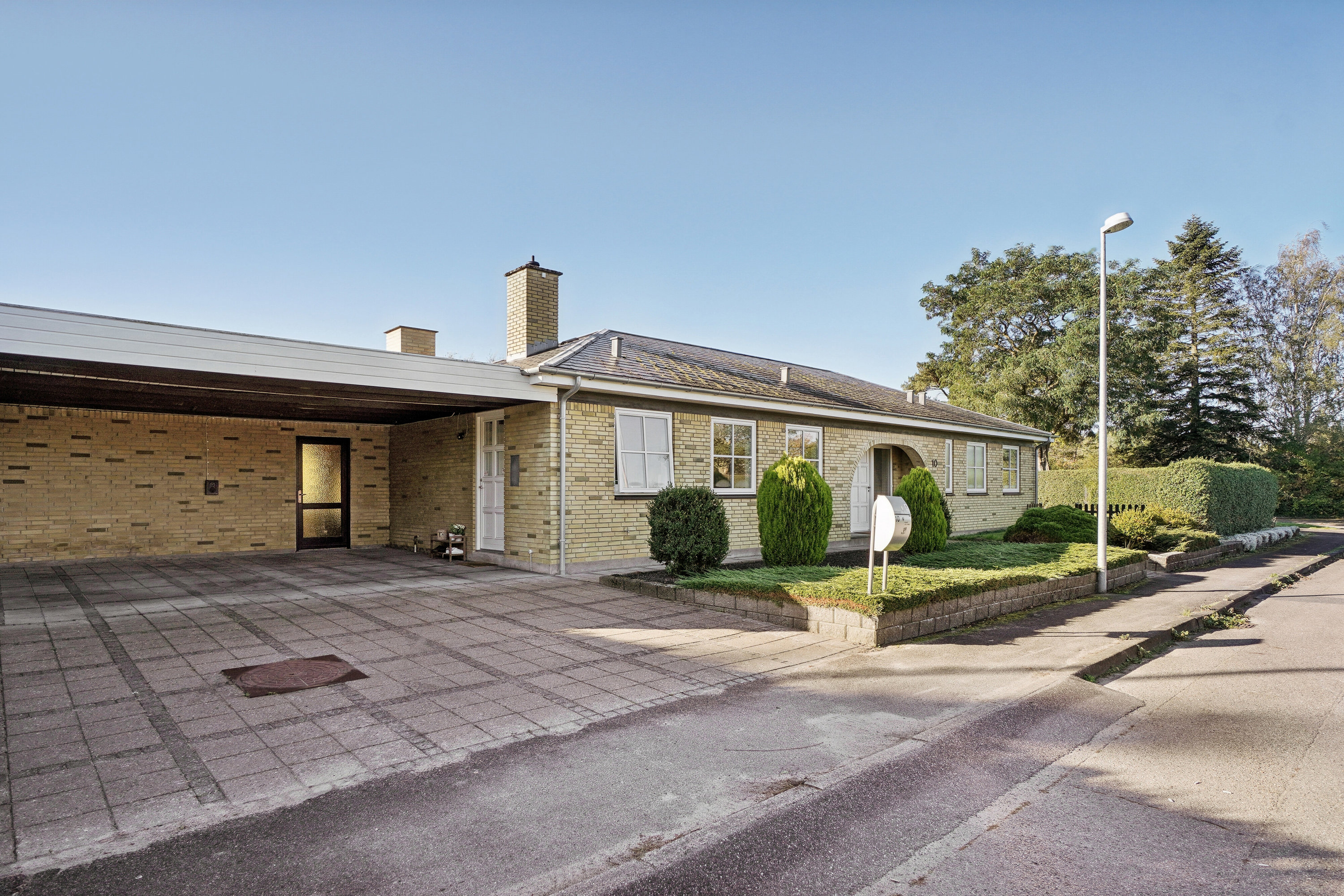 Fremhævet set fra vejen billede i fuldskærmstilstand. Billede af Provstehøjen 10, 4300 Holbæk