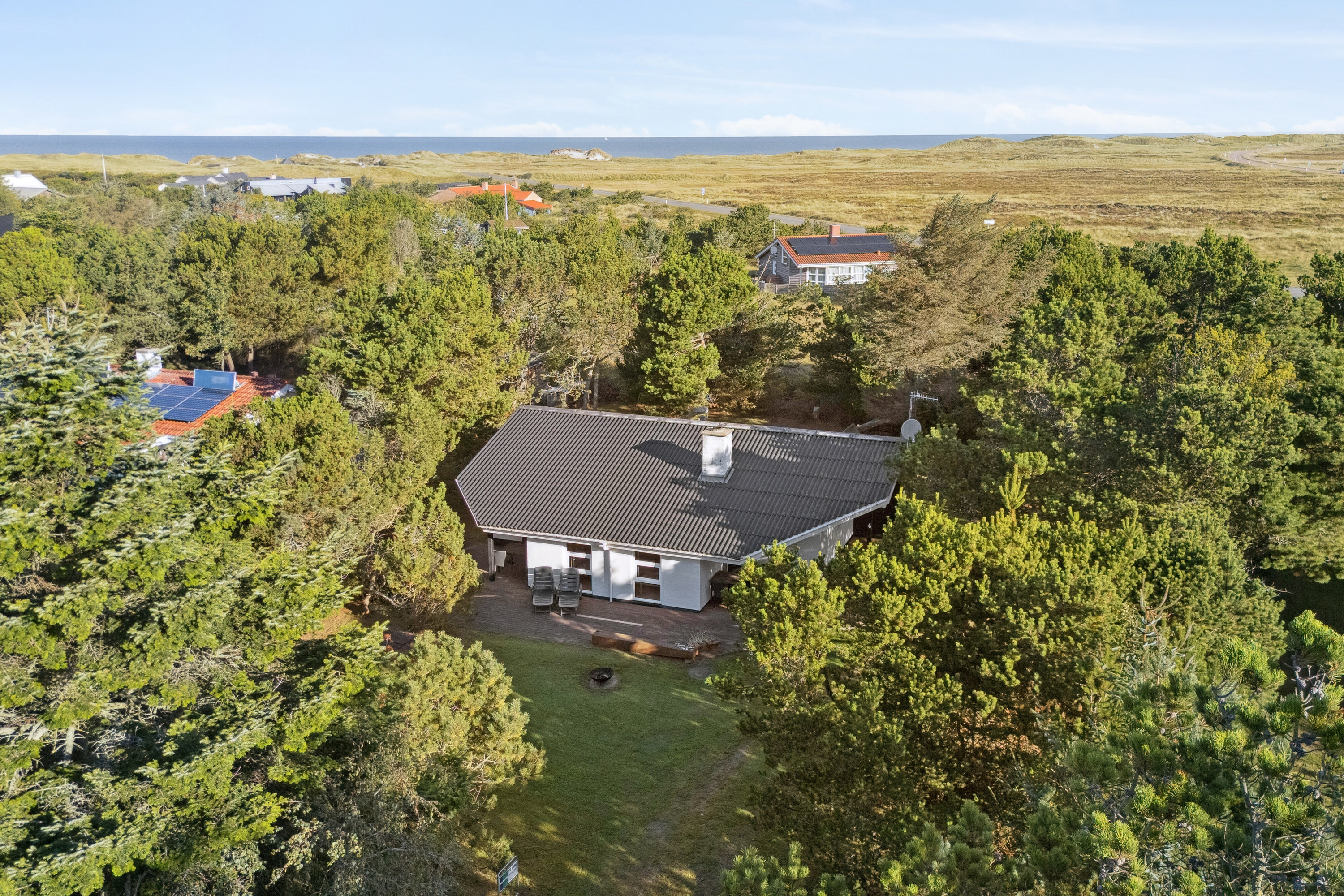 Miniaturebillede 1: set fra haven. Billede af Ørhagevej 4, Klitmøller, 7700 Thisted