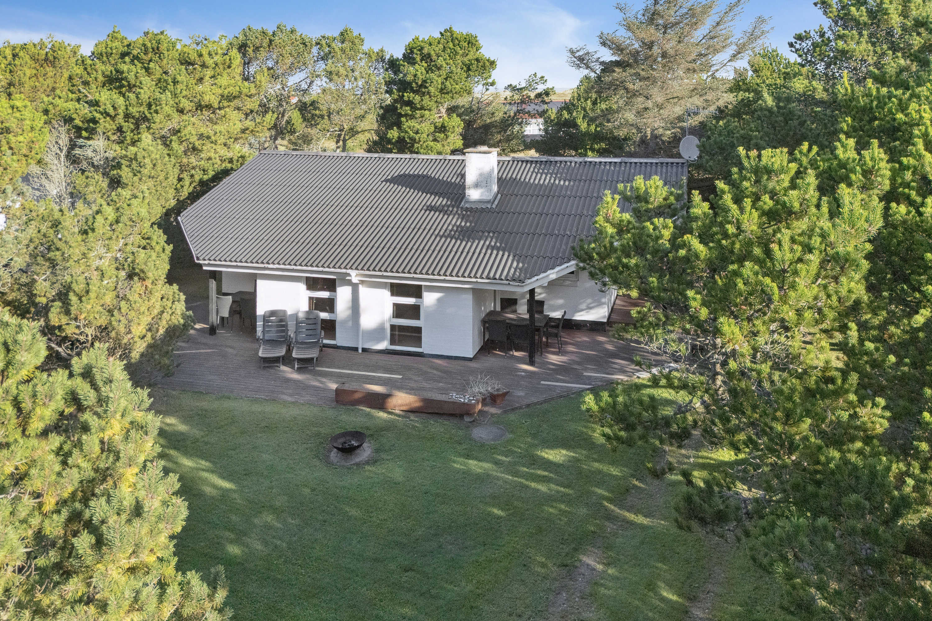 Fremhævet set fra haven billede i fuldskærmstilstand. Billede af Ørhagevej 4, Klitmøller, 7700 Thisted