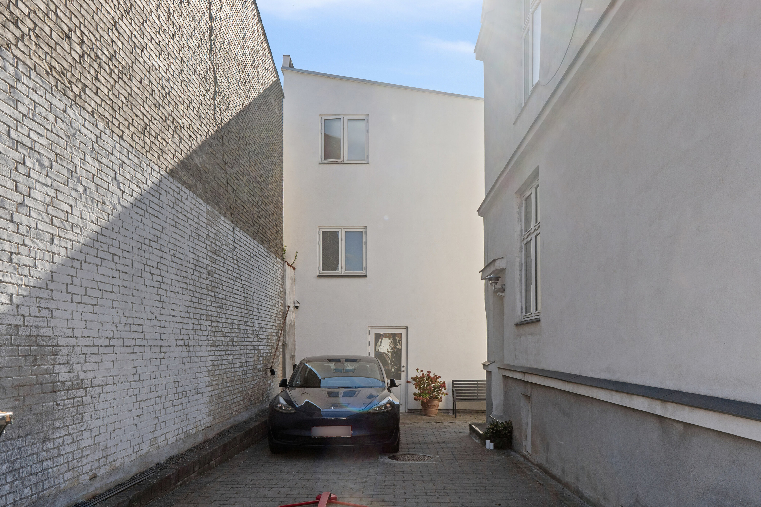 Fremhævet udendørs billede i fuldskærmstilstand. Billede af Biens Allé 8A, 2300 København S