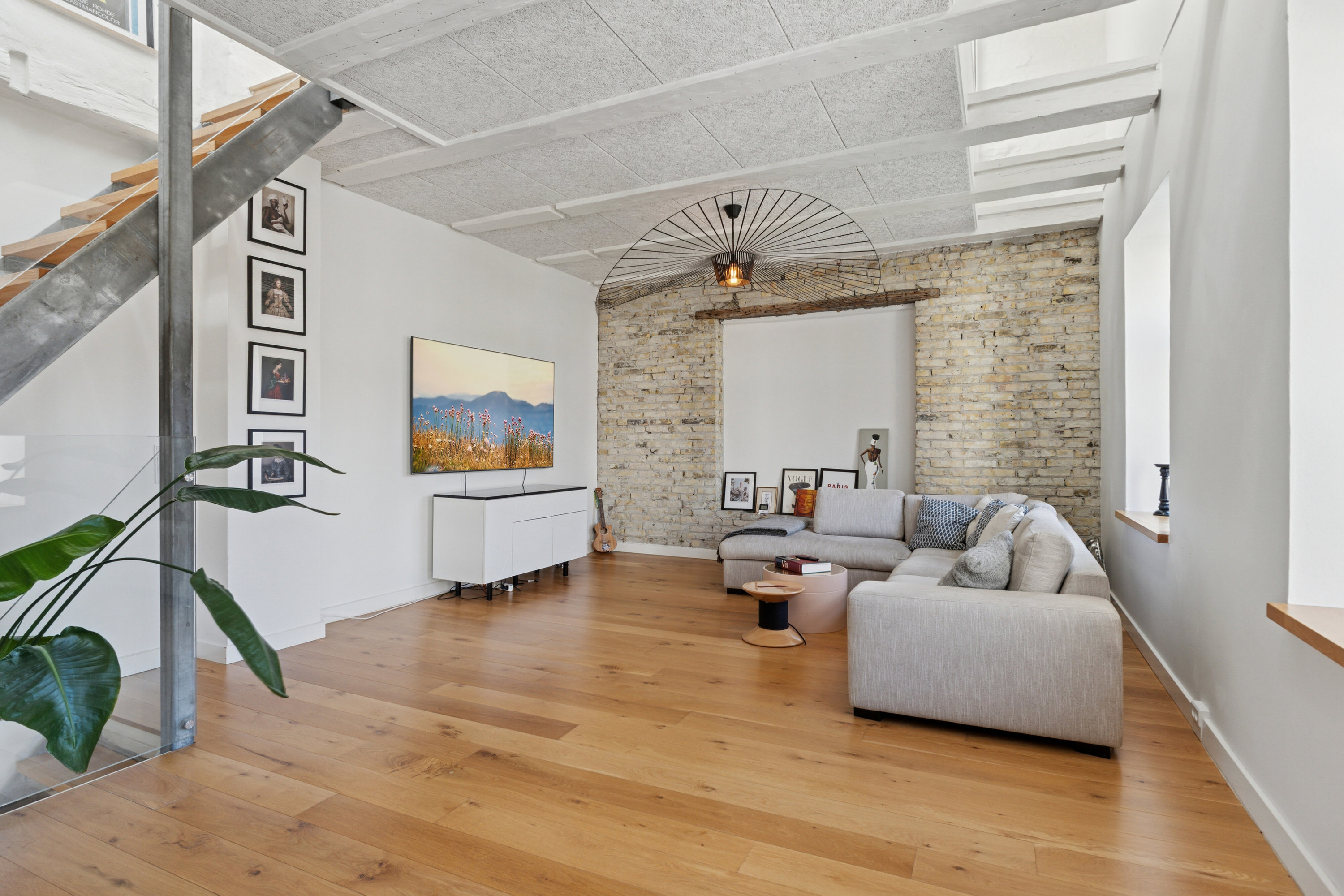 Fremhævet stue billede i fuldskærmstilstand. Billede af Biens Allé 8A, 2300 København S