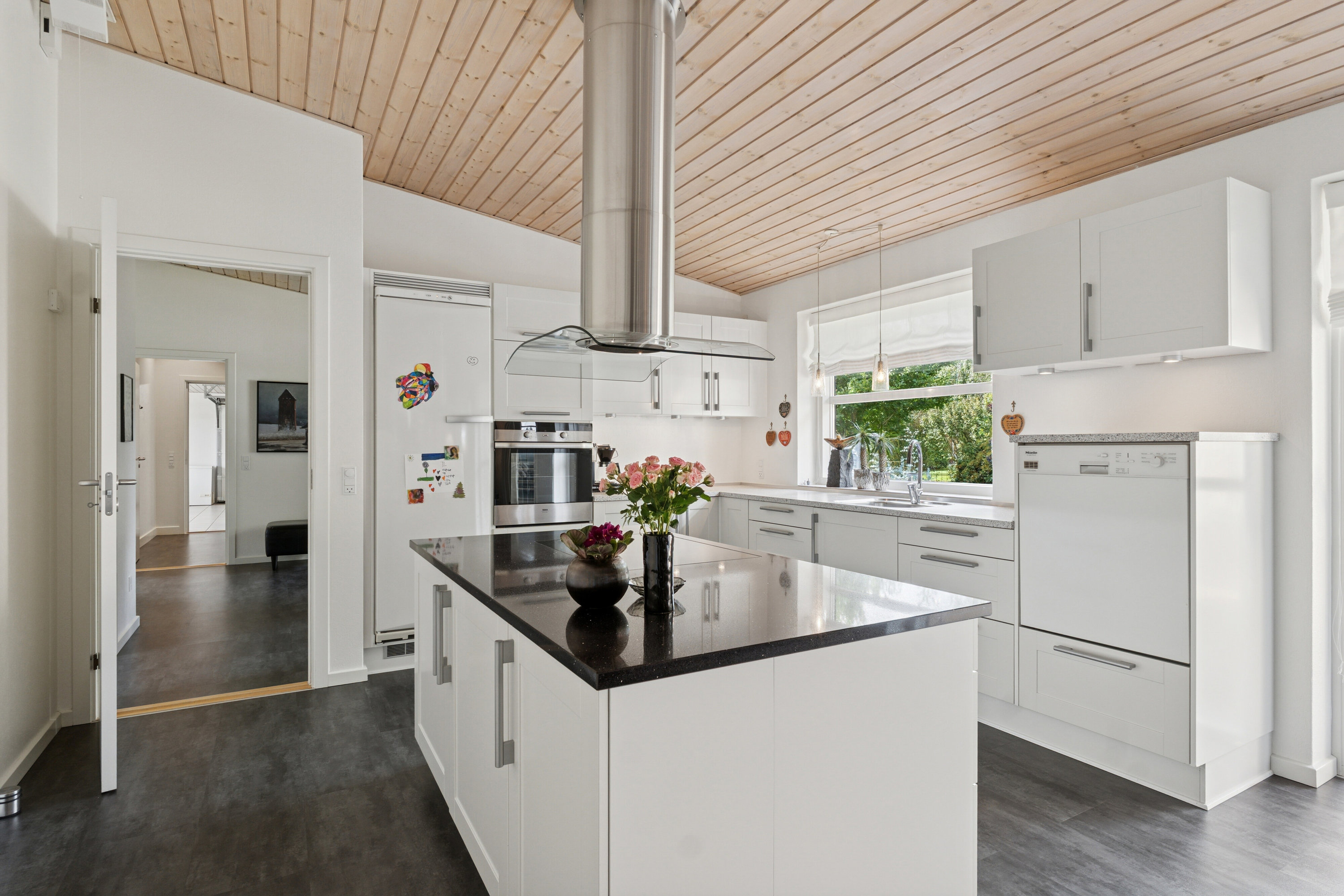 Fremhævet køkken billede i fuldskærmstilstand. Billede af Bjergfyrvej 28, Tornby, 9850 Hirtshals